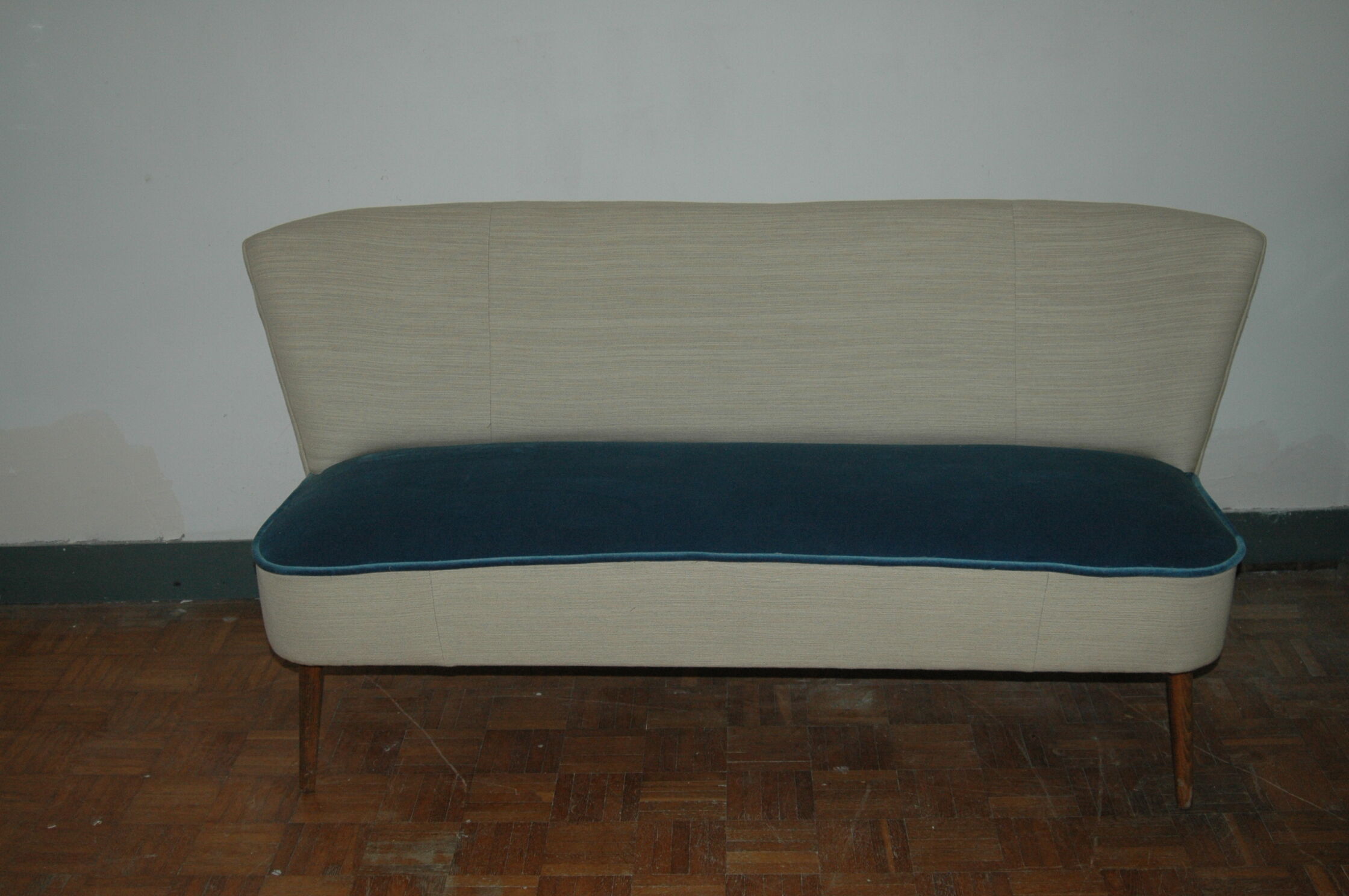 sofa design 60's or Scandinavian