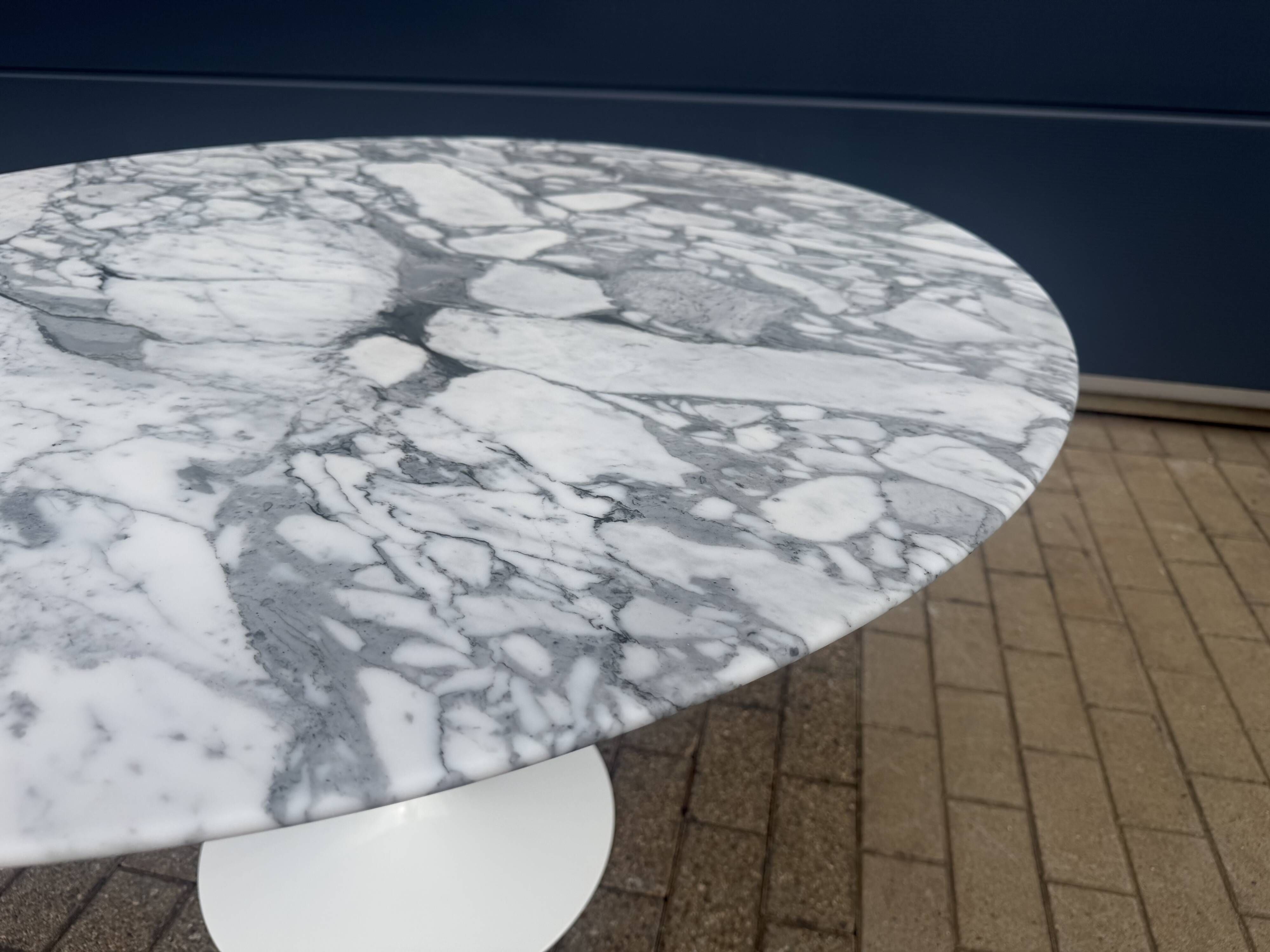 Original Knoll Tulip Arabescato Matte 152cm round LIKE NEW! Eero Saarinen
