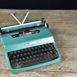 Typewriter Olivetti lettéra 32