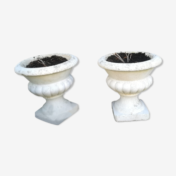 Paire de vases en reconstitué de pierre blanche