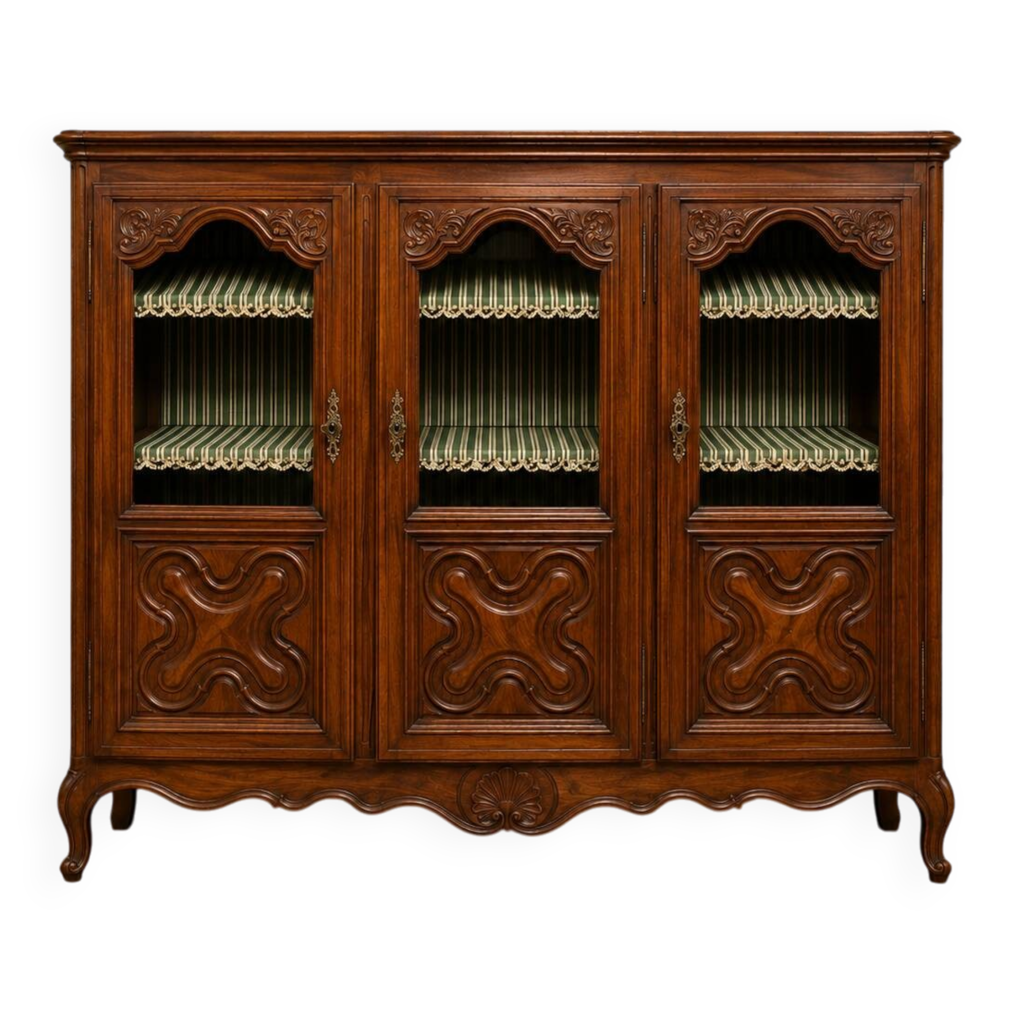 Bibliothèque vitrine en noyer de style Louis XV