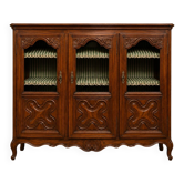 Bibliothèque vitrine en noyer de style Louis XV