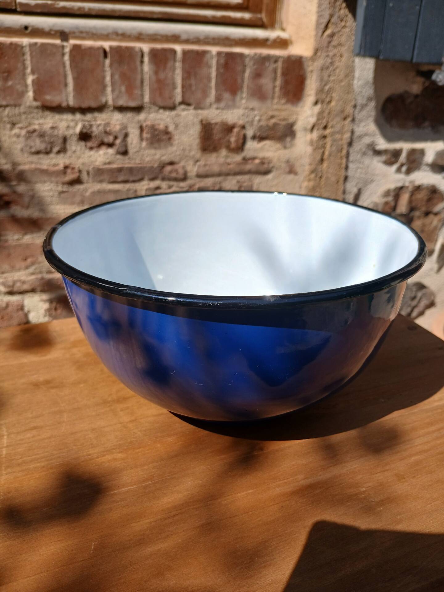 Vintage enamelled metal salad bowl
