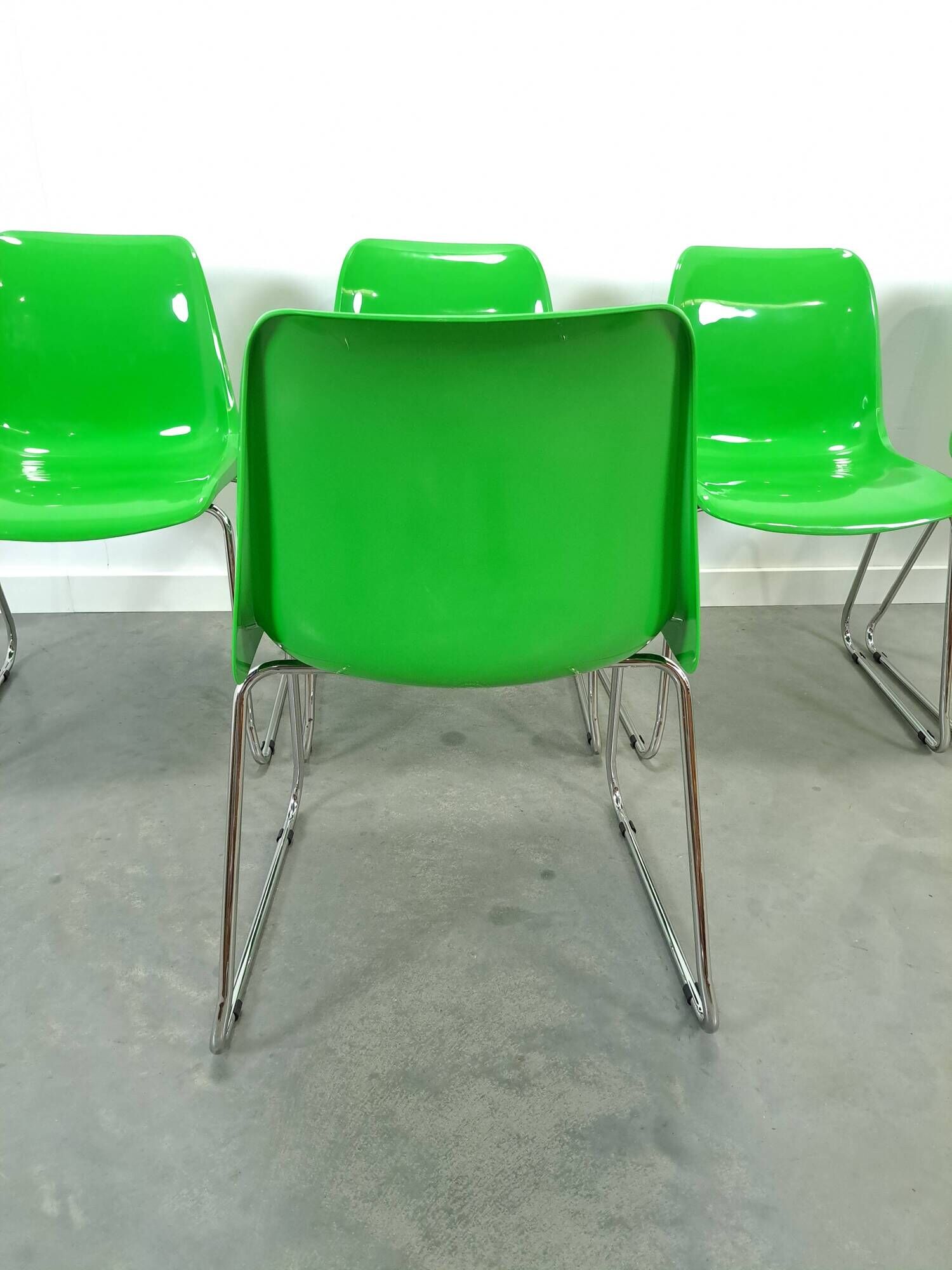 Set groene kunststof chromen buisframe stoelen Helmut Starke Zweden