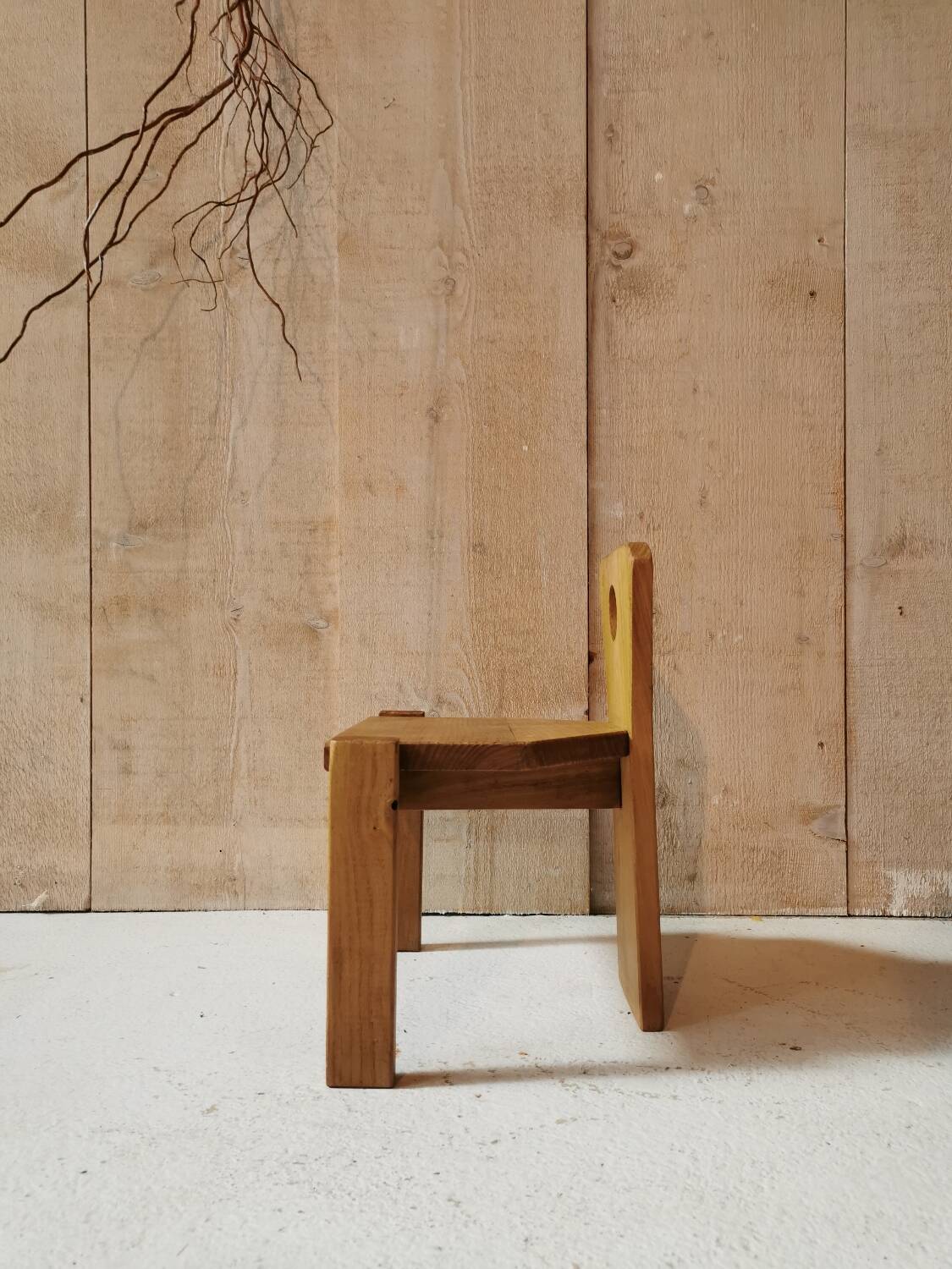 Tripod children's chair