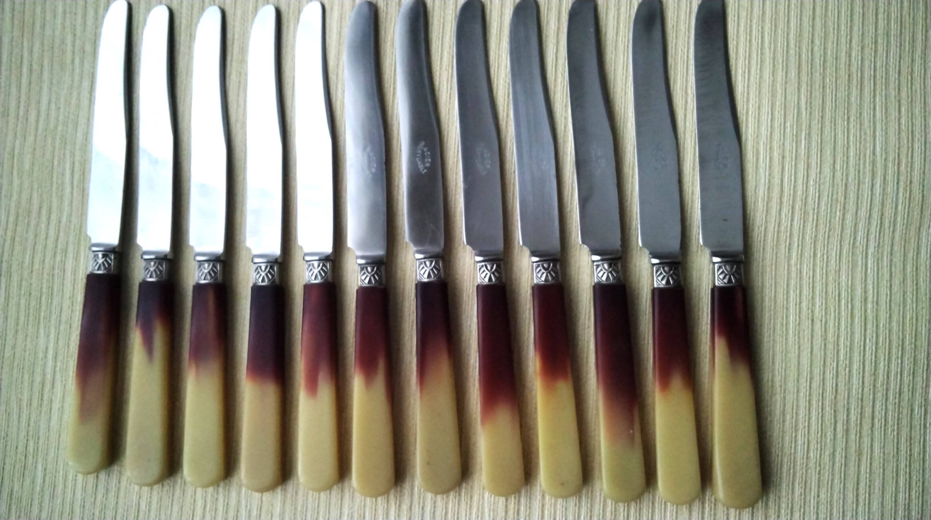 12 cheese knives, fruit handle in horn