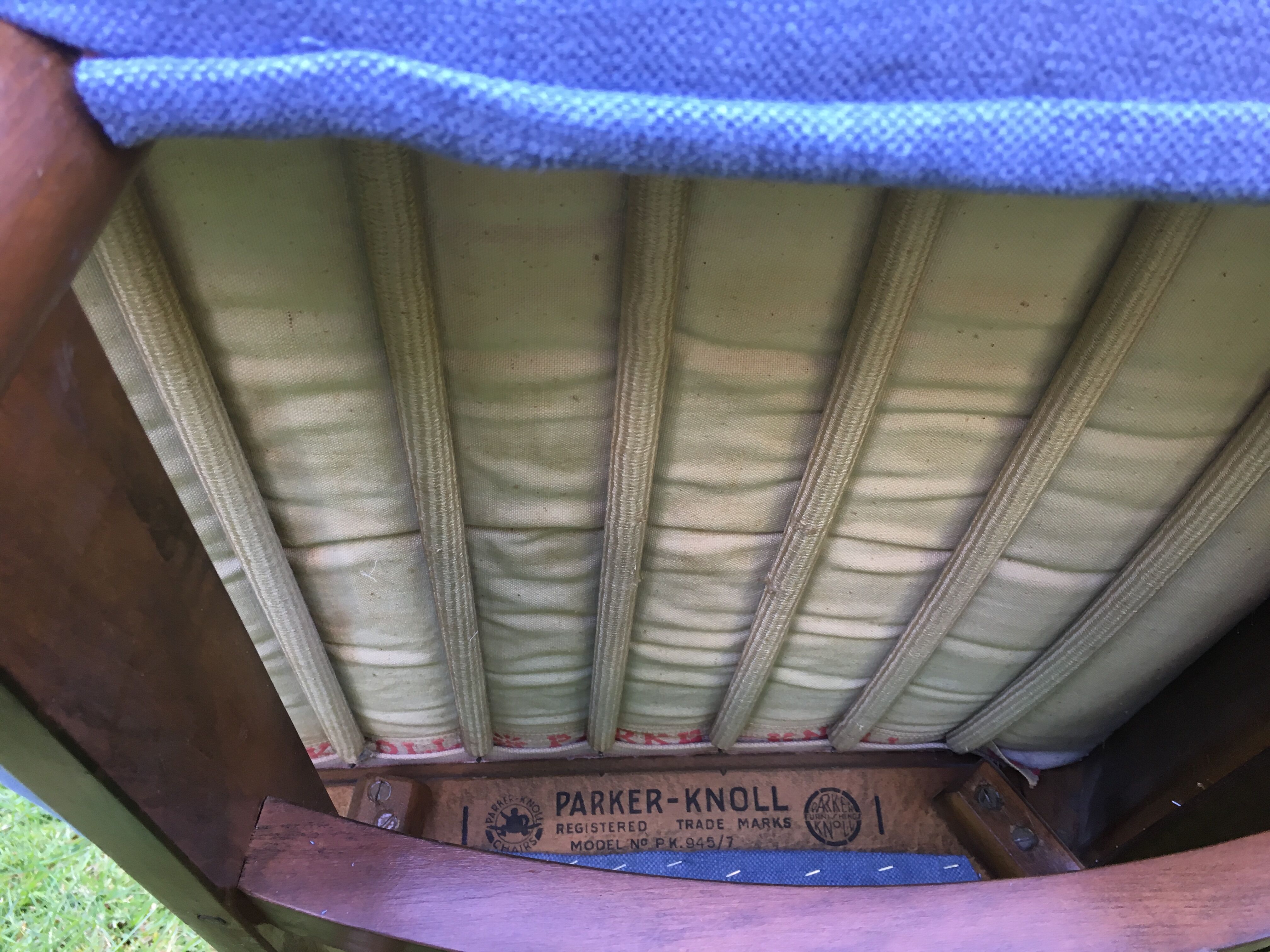 Parker Knoll armchair model PM 945/7