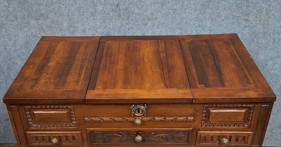 Lady's walnut dressing table – Louis XVI period