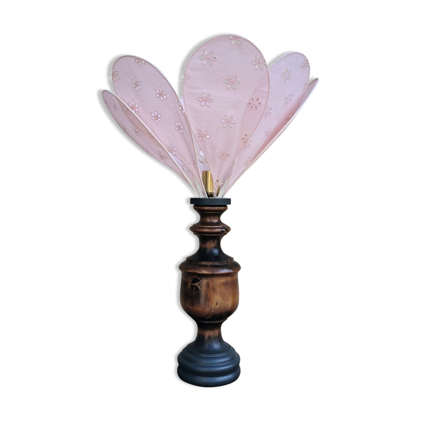 Table lamp, rattan petals and fabric