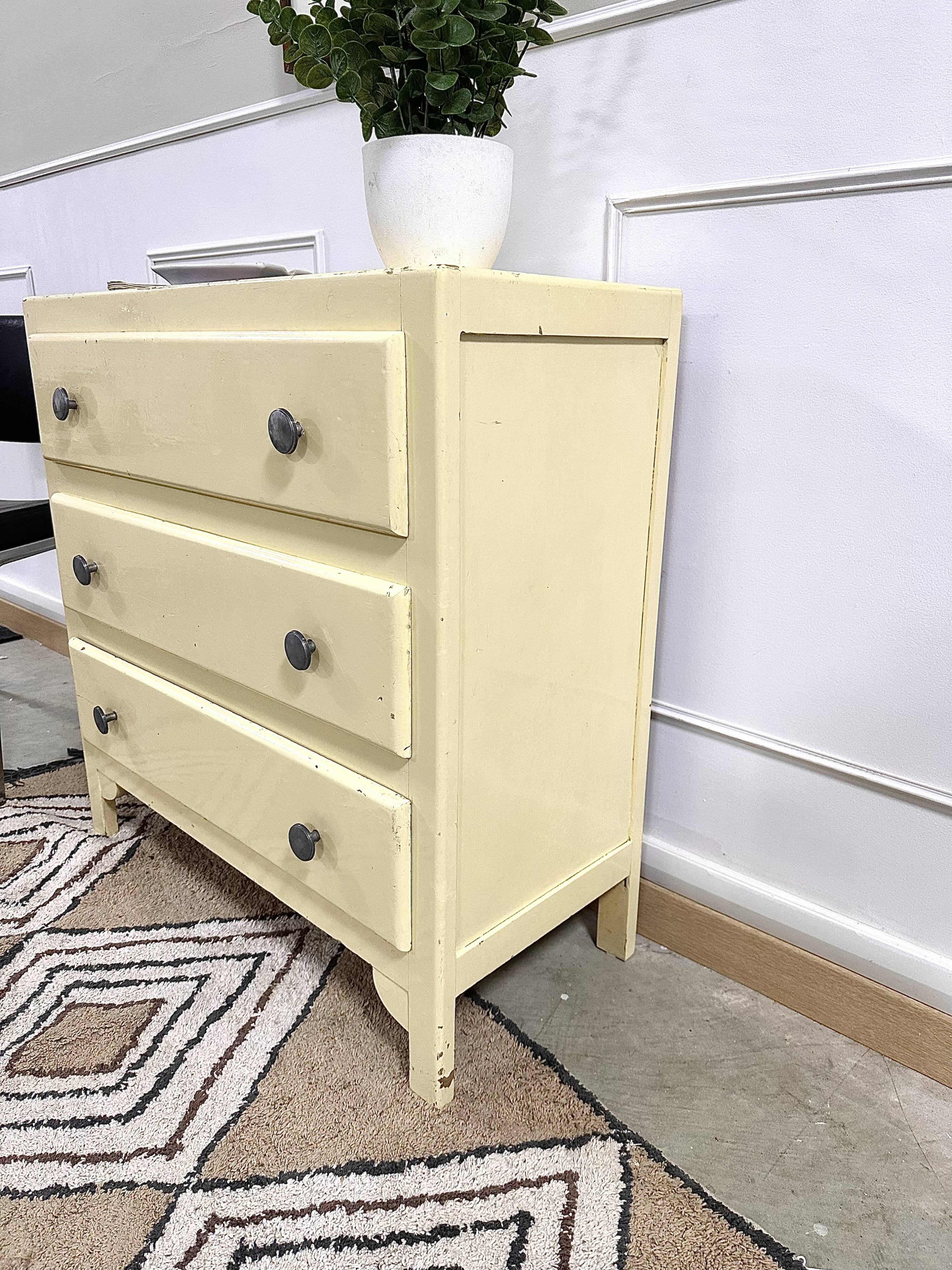 Vintage chest of drawers beige paint