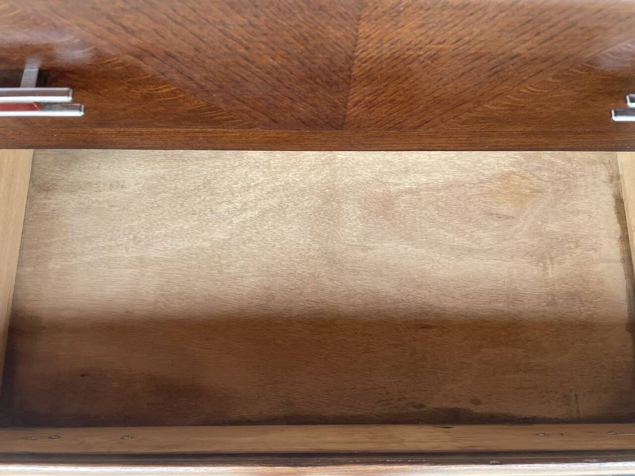 Commode de style Art Deco en noyer, circa 1950
