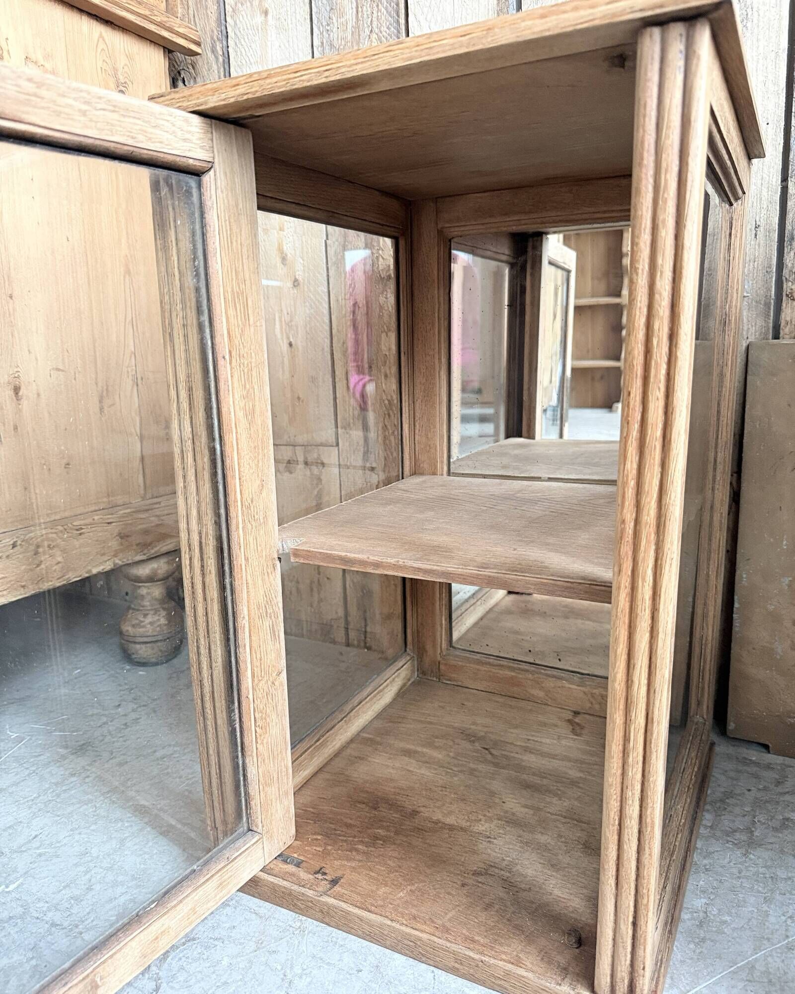 Pair of small Art Deco display cabinets in oak (renovated)