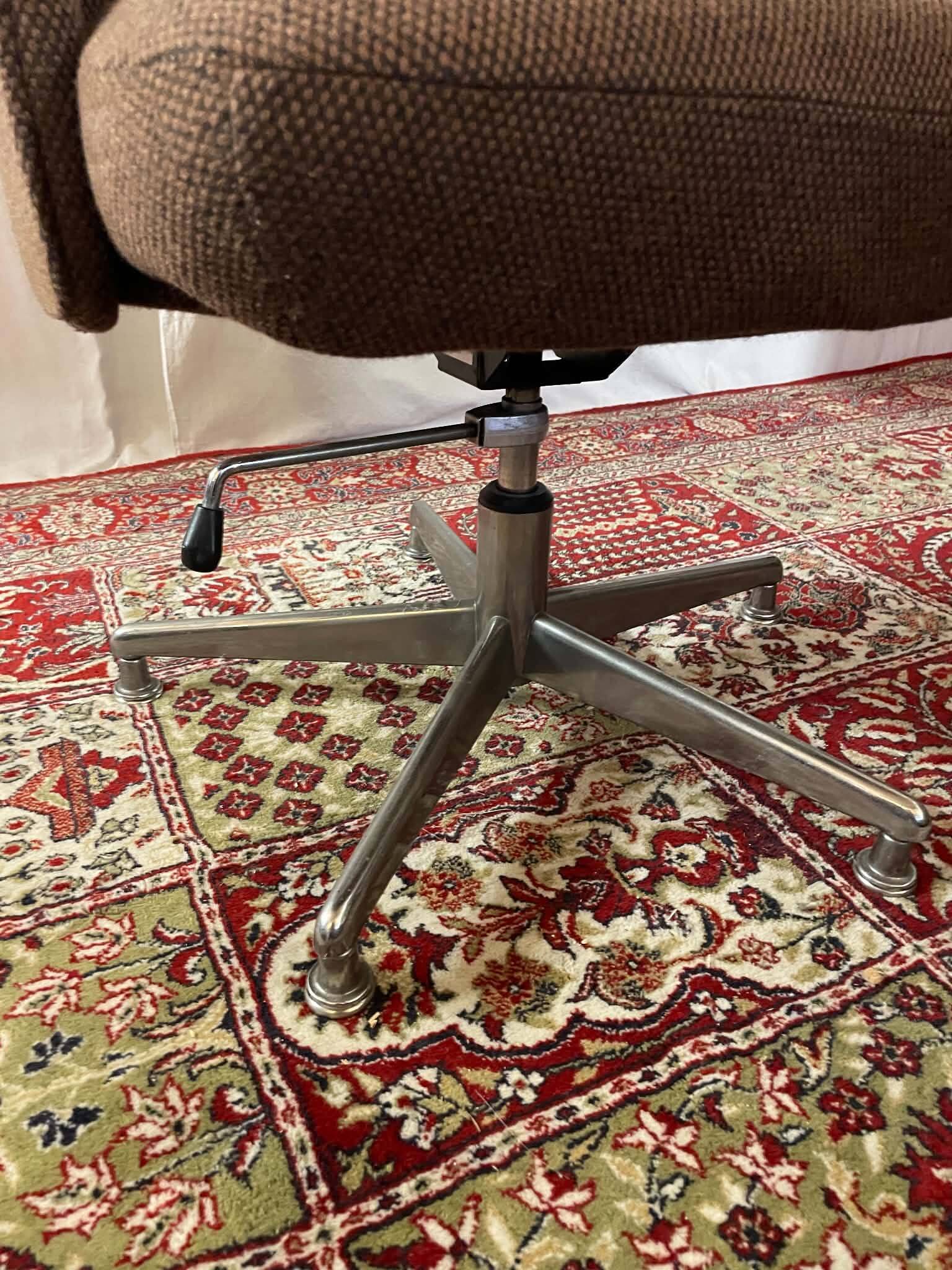 1970s swivel chair in tweed and chrome – 7 available