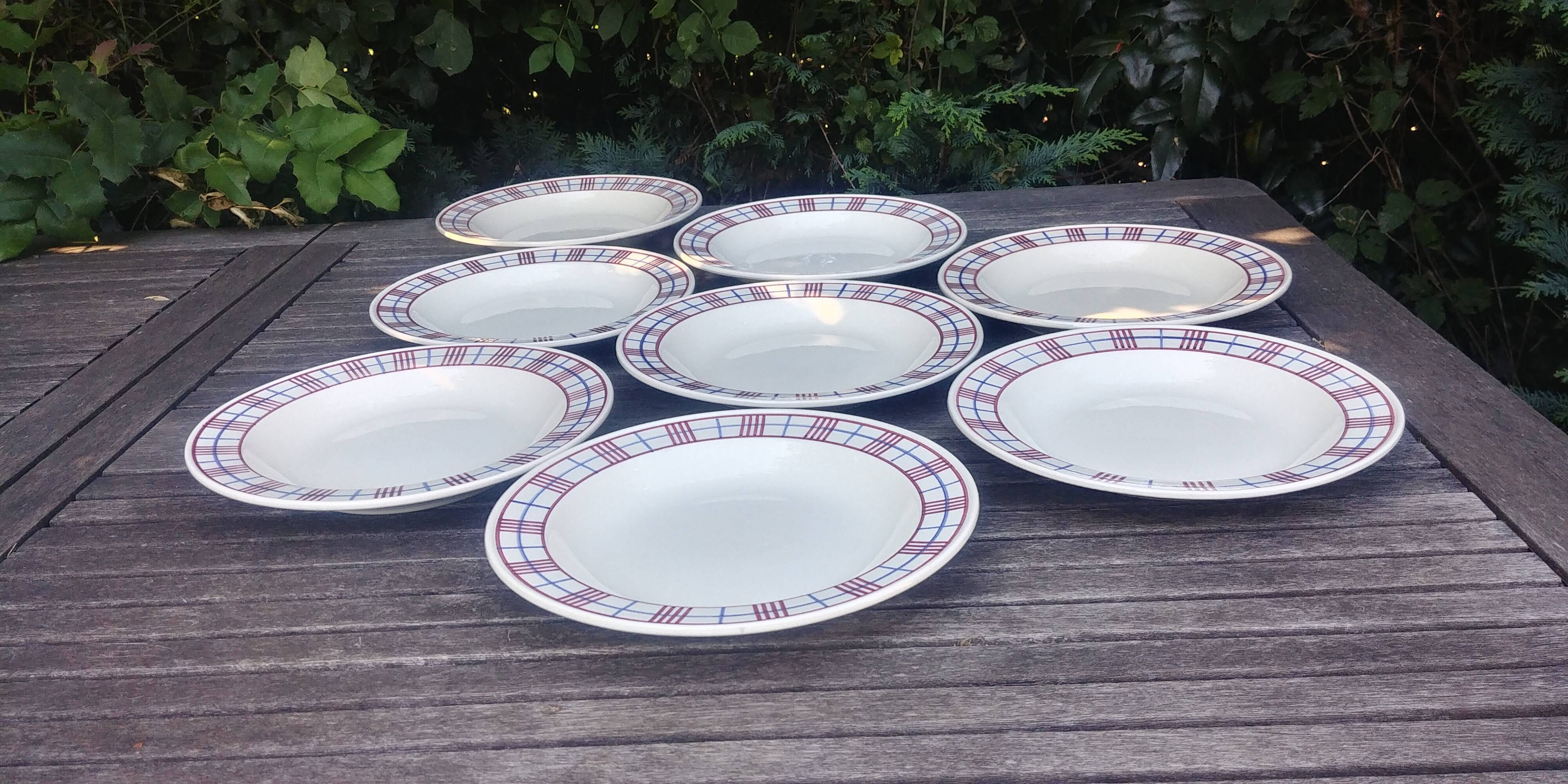 Set of eight hollow plates Villeroy & Boch model CAROLA