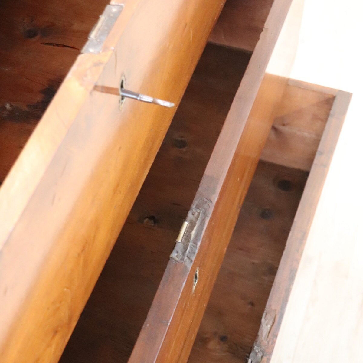 Antique Chest Of Drawers In Solid Walnut, Italy 19th Century