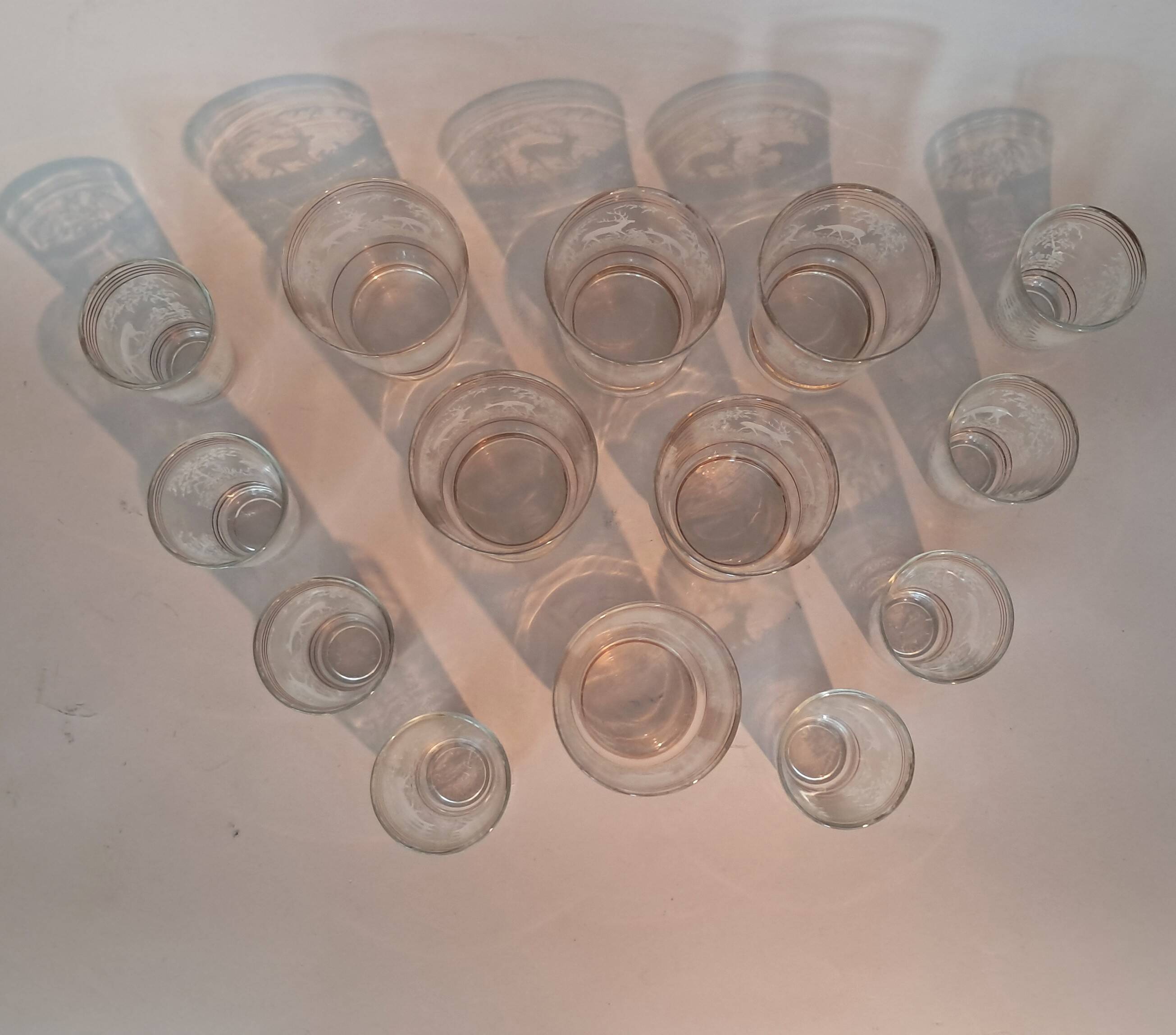 Service of 14 gold-plated and engraved glasses with a deer in the woods design from 1950