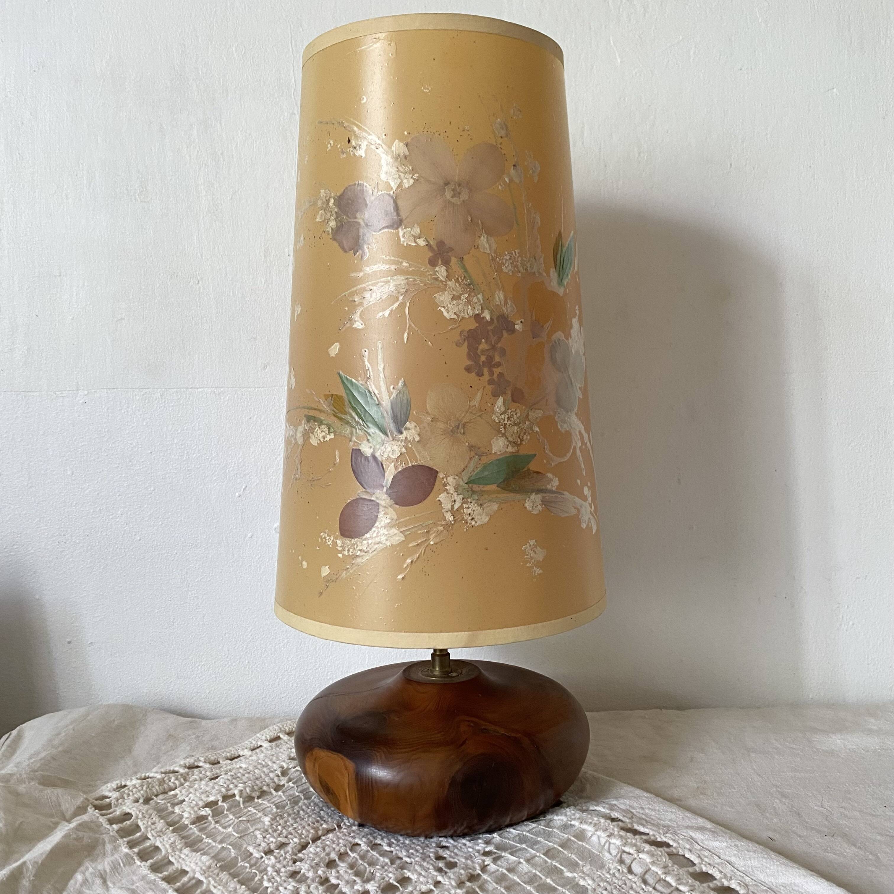 Vintage lamp with wooden base, 44 cm