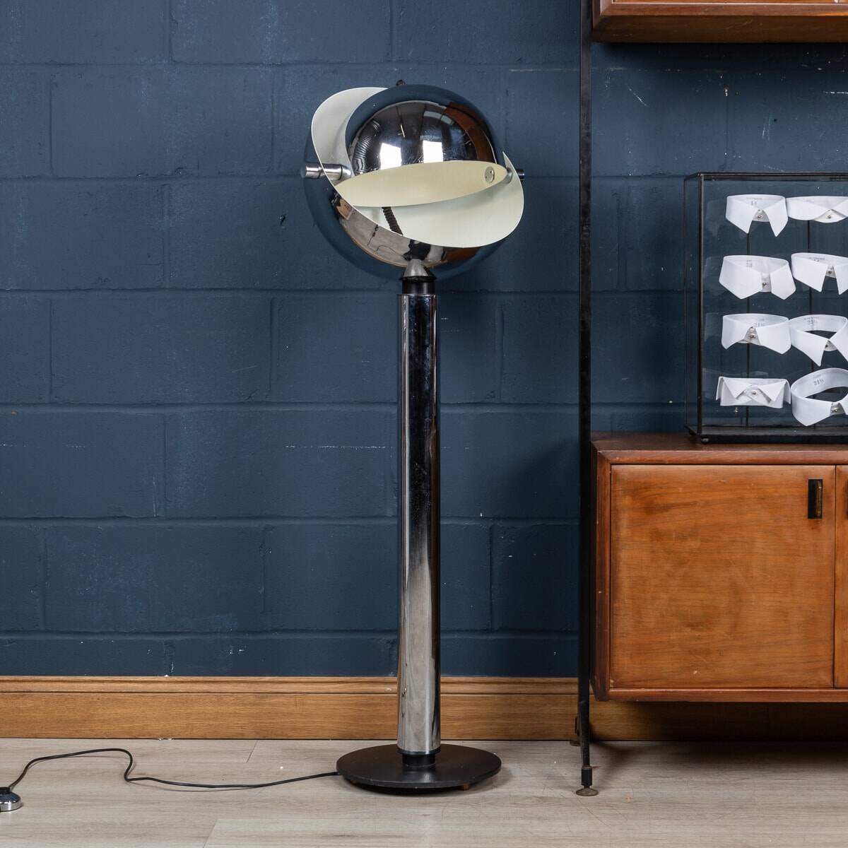 Une lampe de sol en chrome "espace" italienne du 20e siècle vers 1970