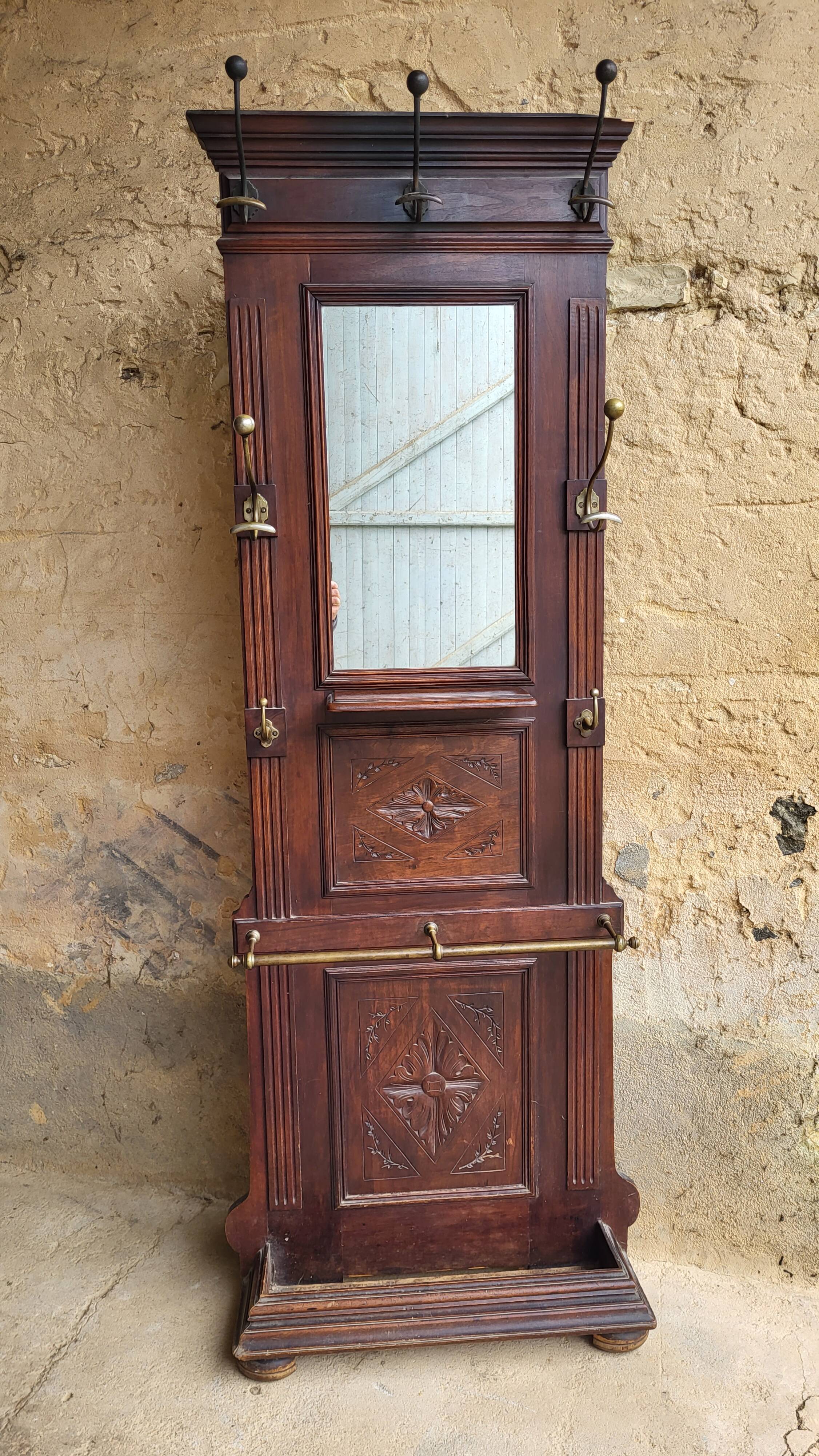 Wooden entrance cloakroom 1900