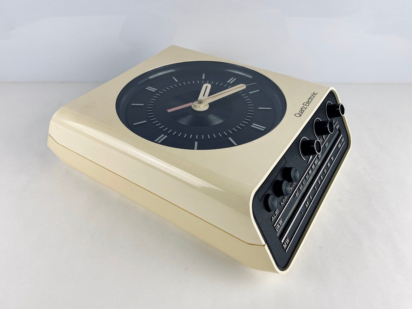 Space Age vintage Intercord QE 11 Quartz electronic clock with radio