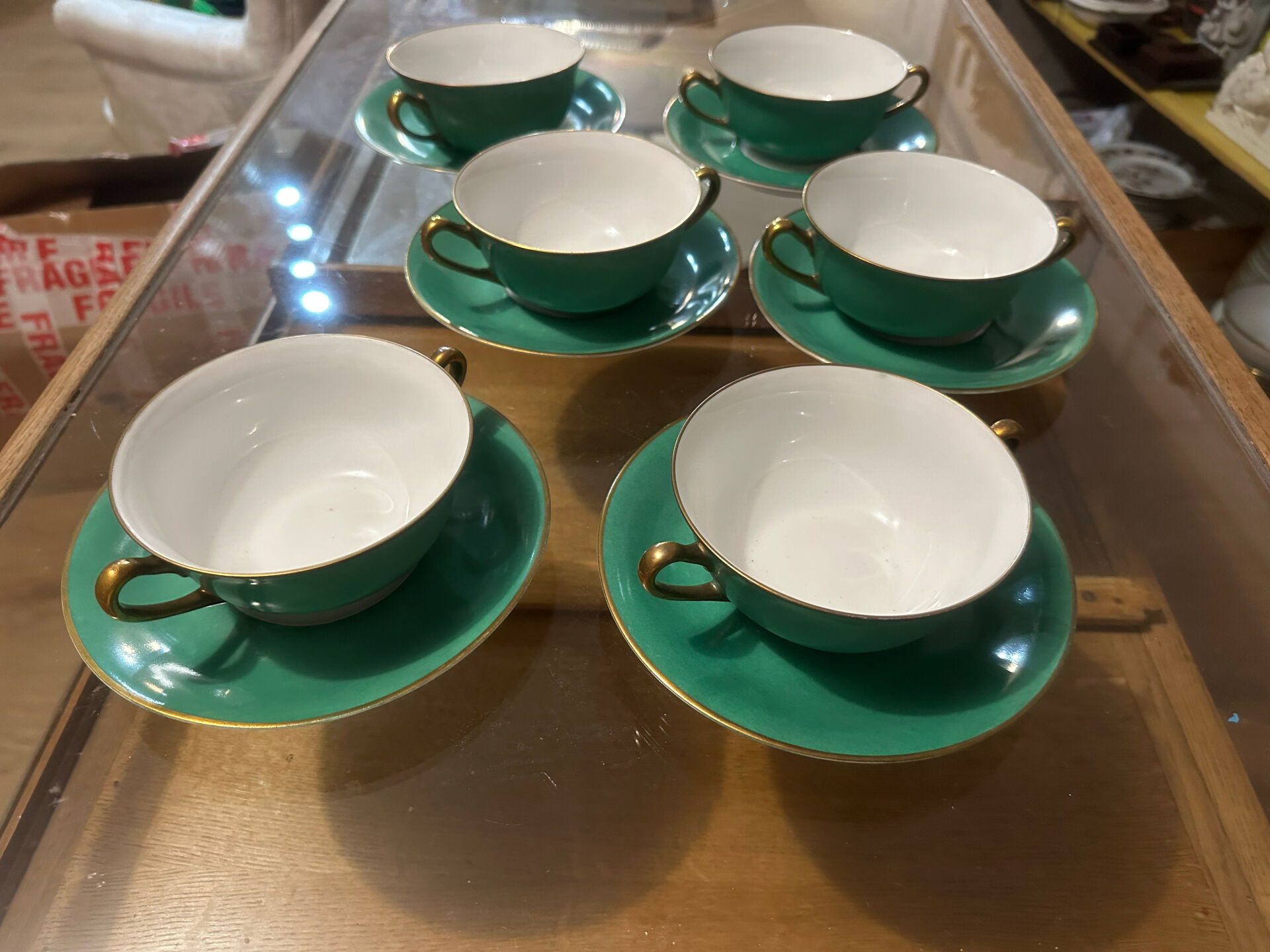 Service Art Déco de 6 tasses à double anses en porcelaine de Limoges