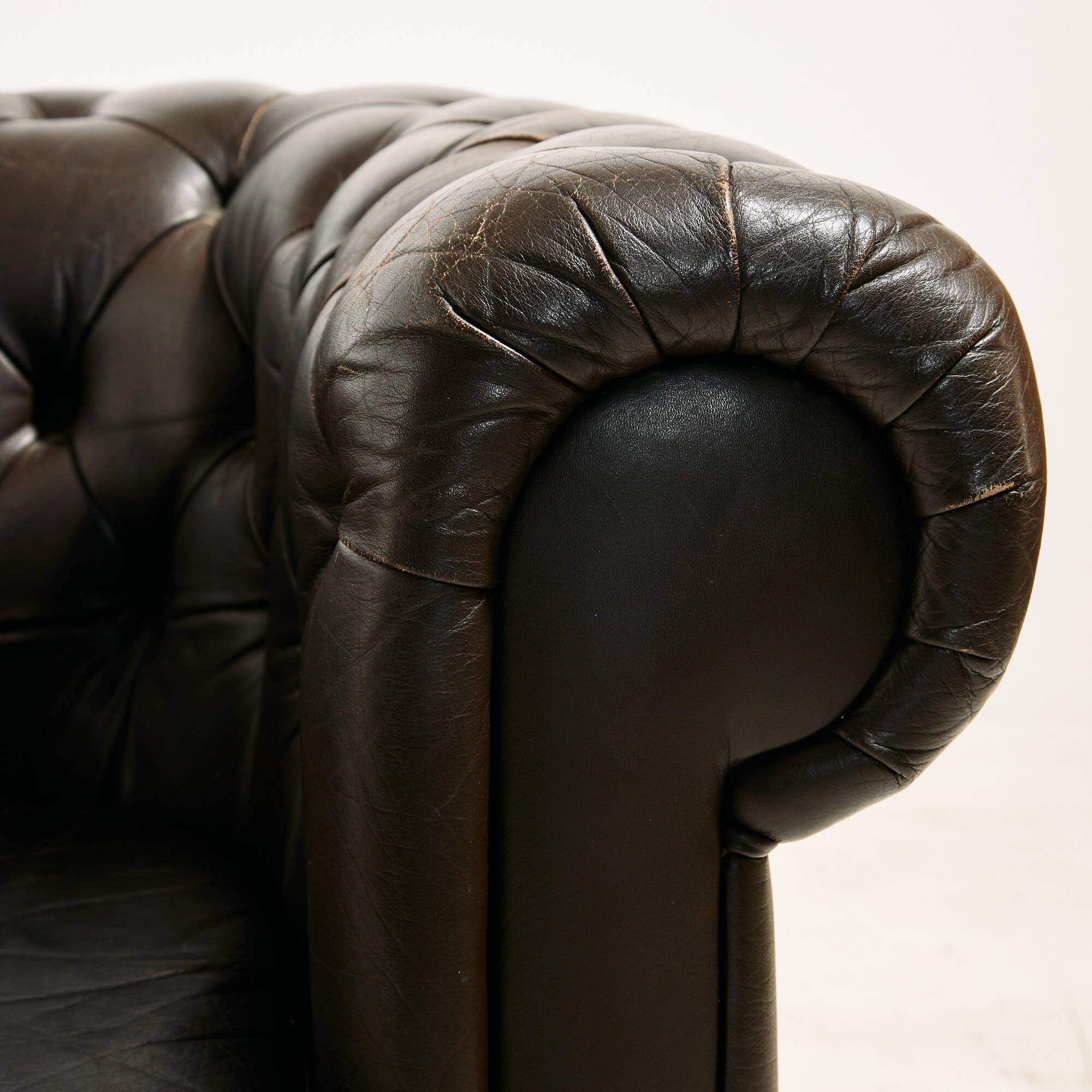 Chesterfield-style leather sofa set, set of 3