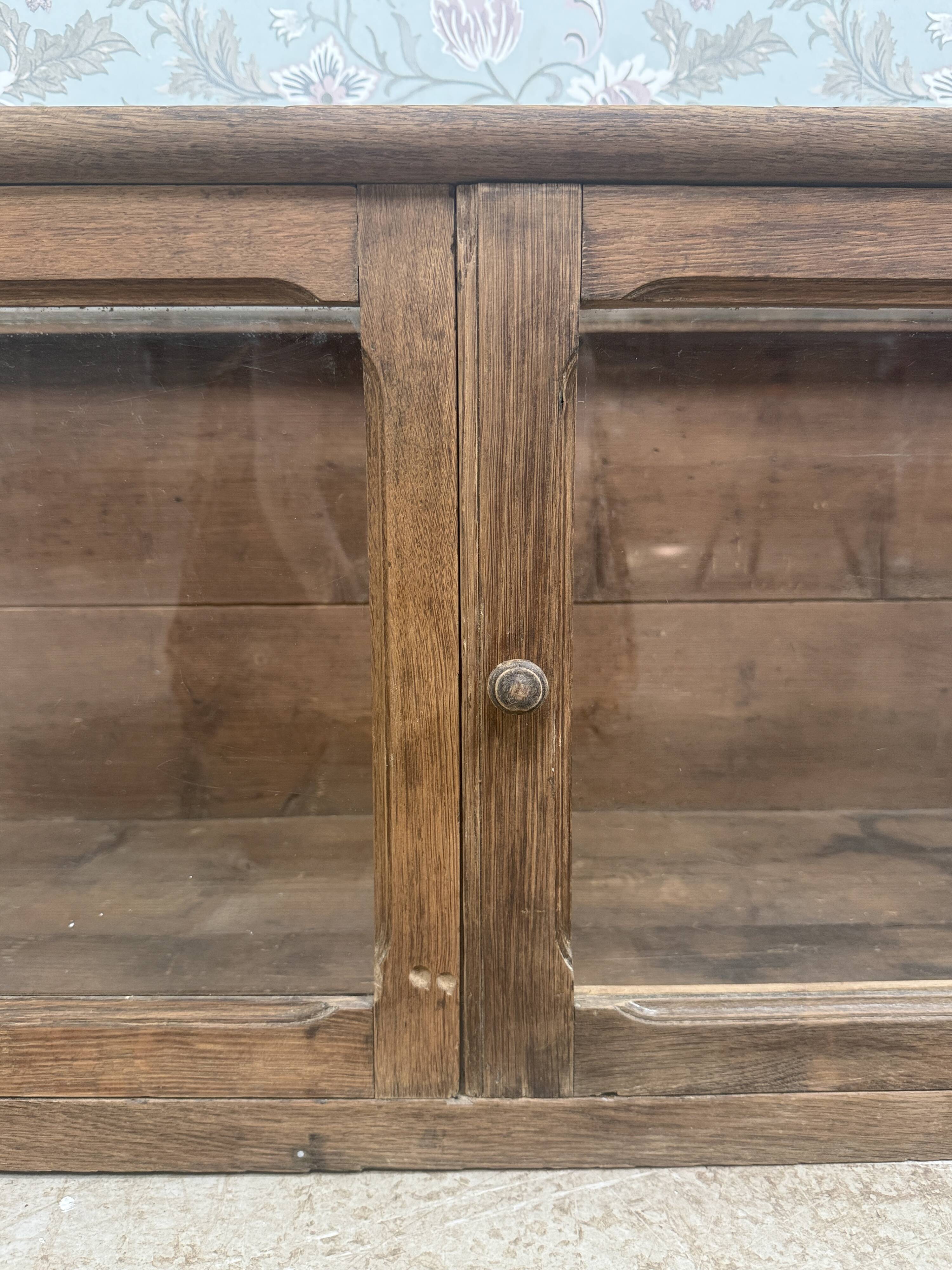 Antique shop display cabinet in oak (renovated)