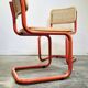 Chaise cantilever tubulaire rouge des années 80