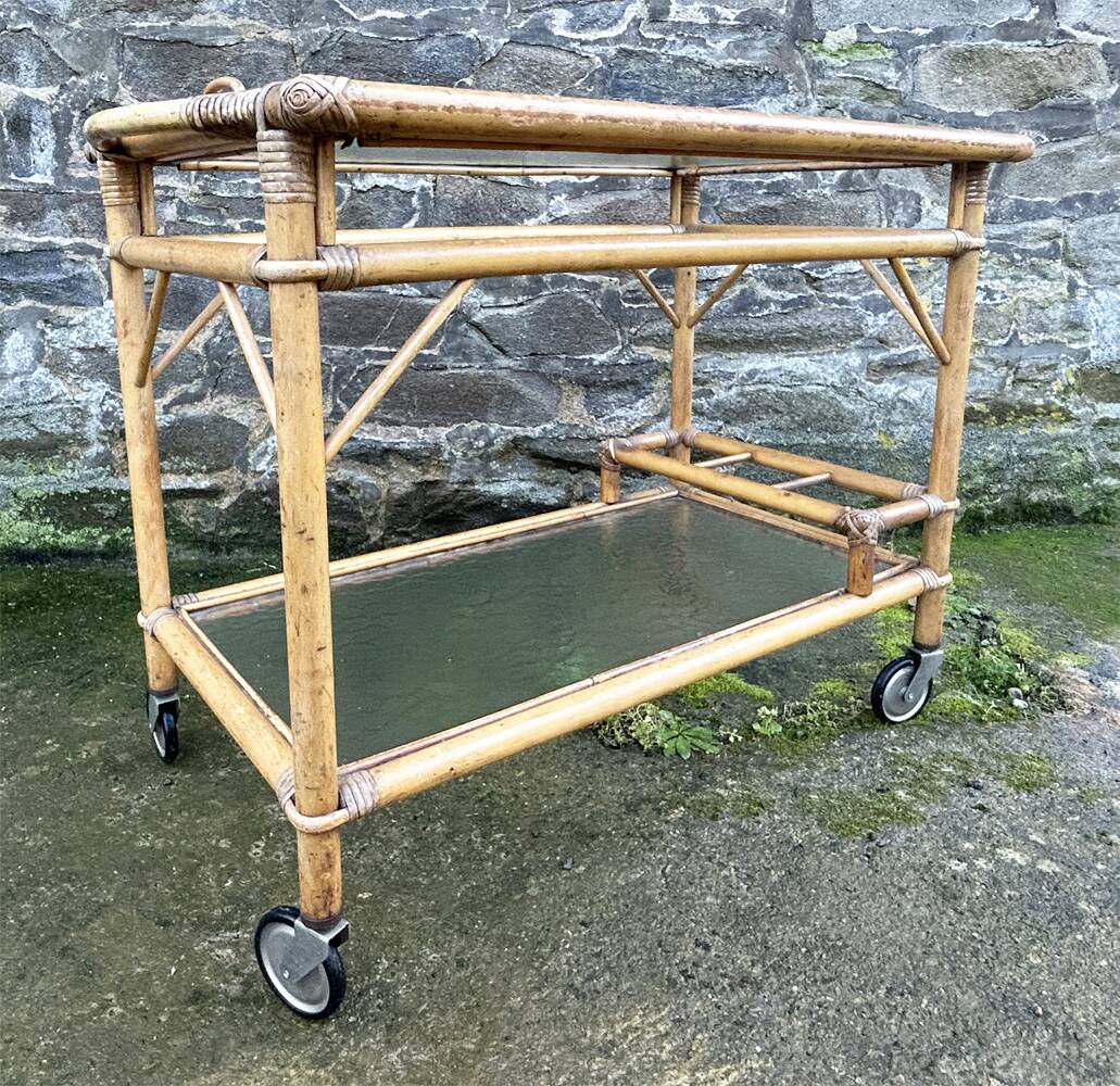 Vintage rolling dessert trolley in rattan, removable tray, Riviera style, 50s-60s.