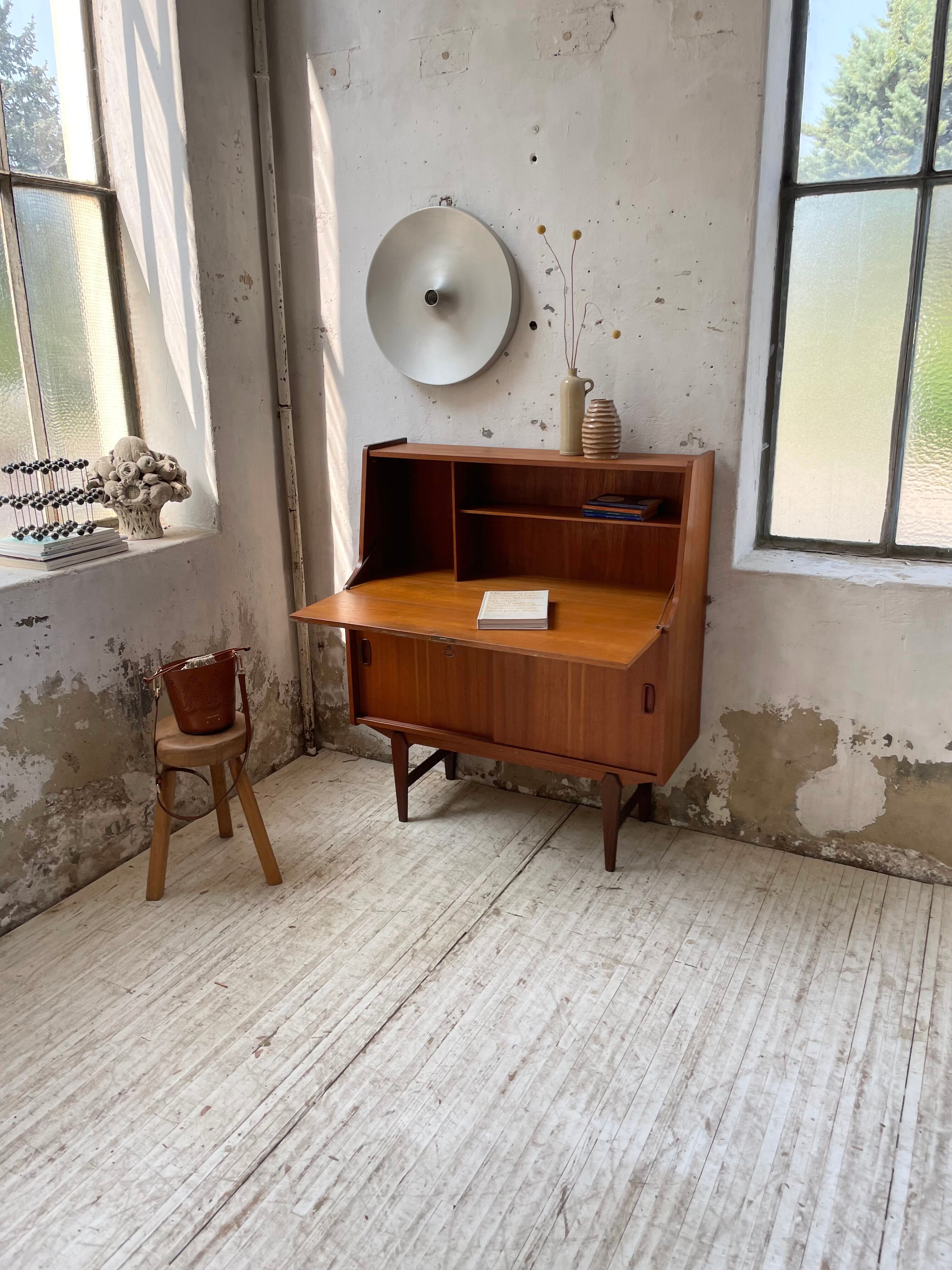 Secretary Samcom teck 1960