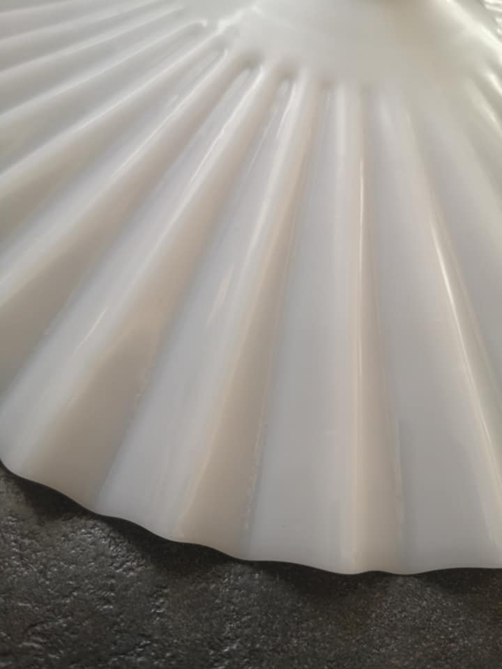 Suspension ancienne abat jour opaline blanche dentelée/ondulée Art déco 1930 TBE Ø 26 cm