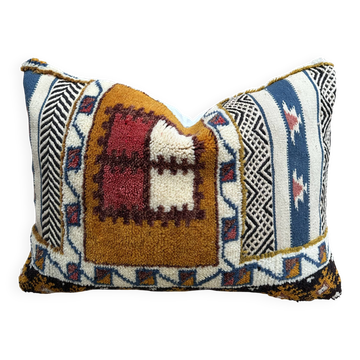 Vintage cushion cover in Berber kilim: Moroccan wool cushion.