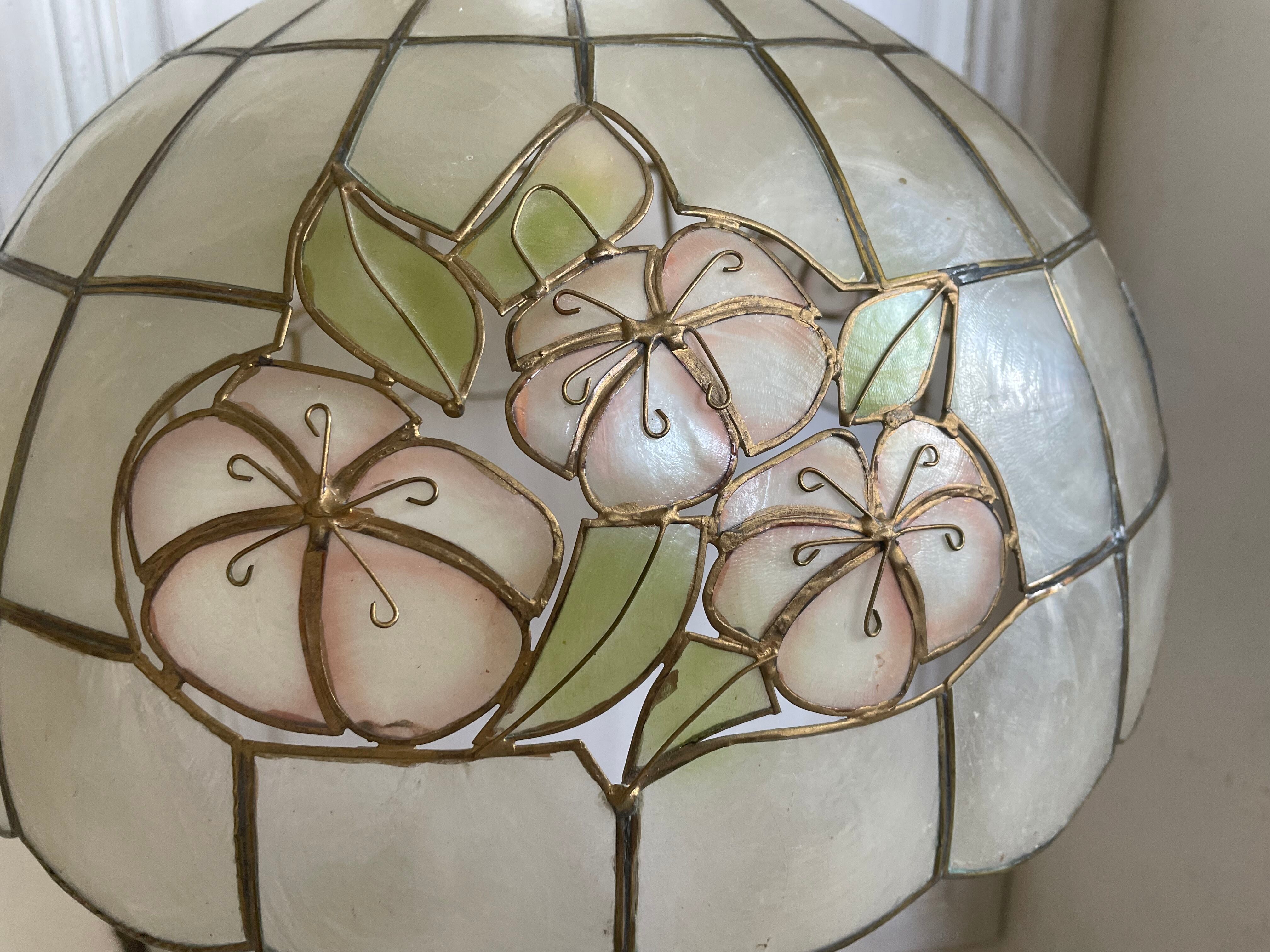 Mother-of-pearl pendant light