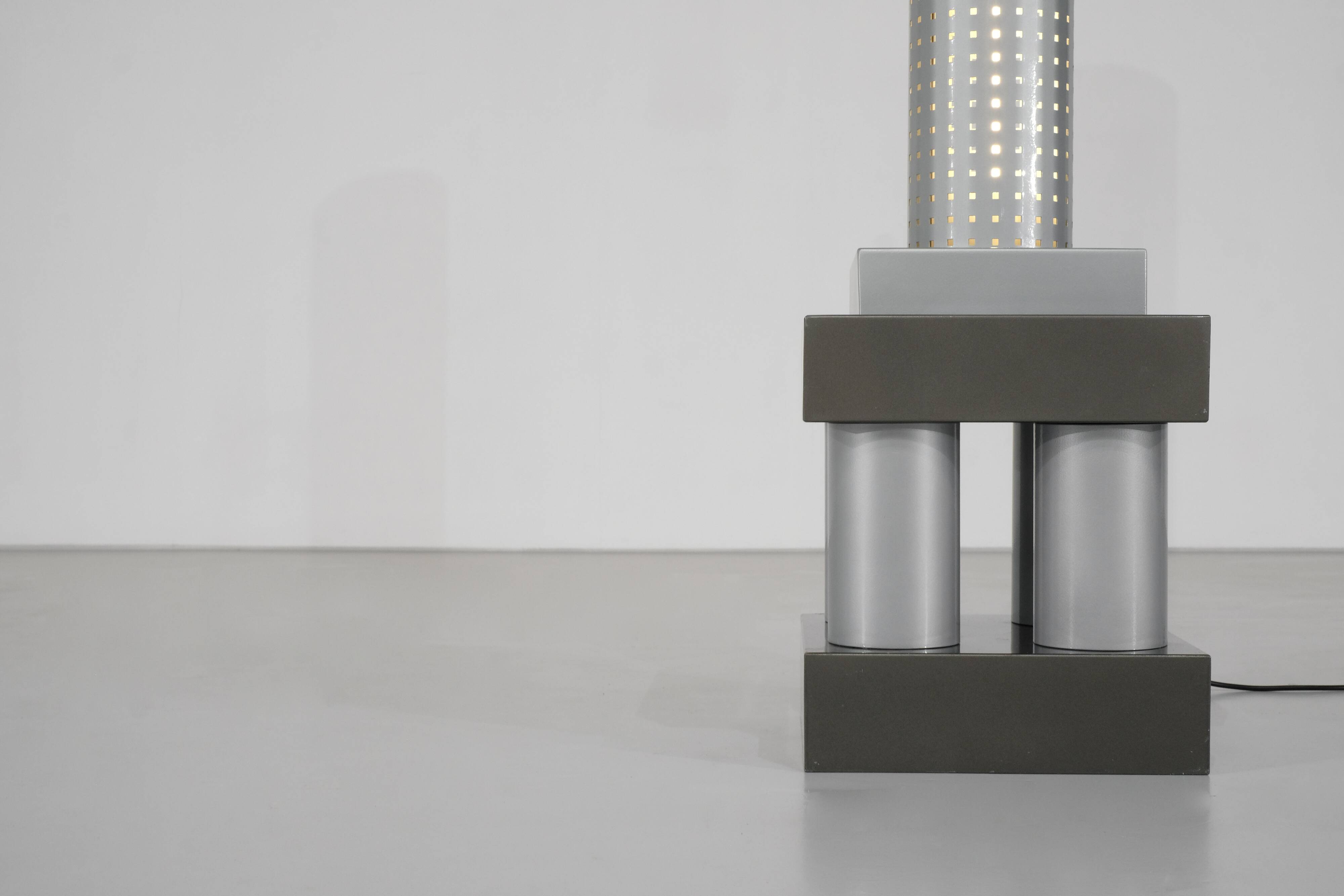 Floor lamp model "Chicago Tribune" in grey and silver enamelled metal, with