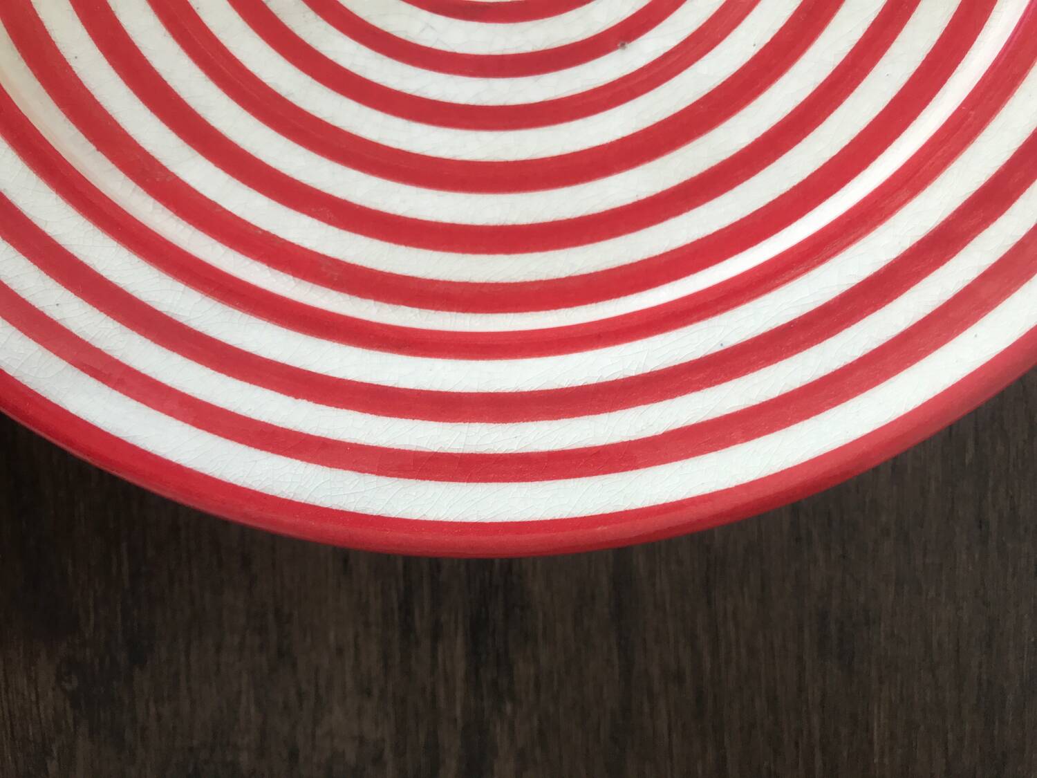 Round Moroccan terracotta dish, striped patterns