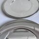 2 silver-plated charger plates, 28 cm in diameter.