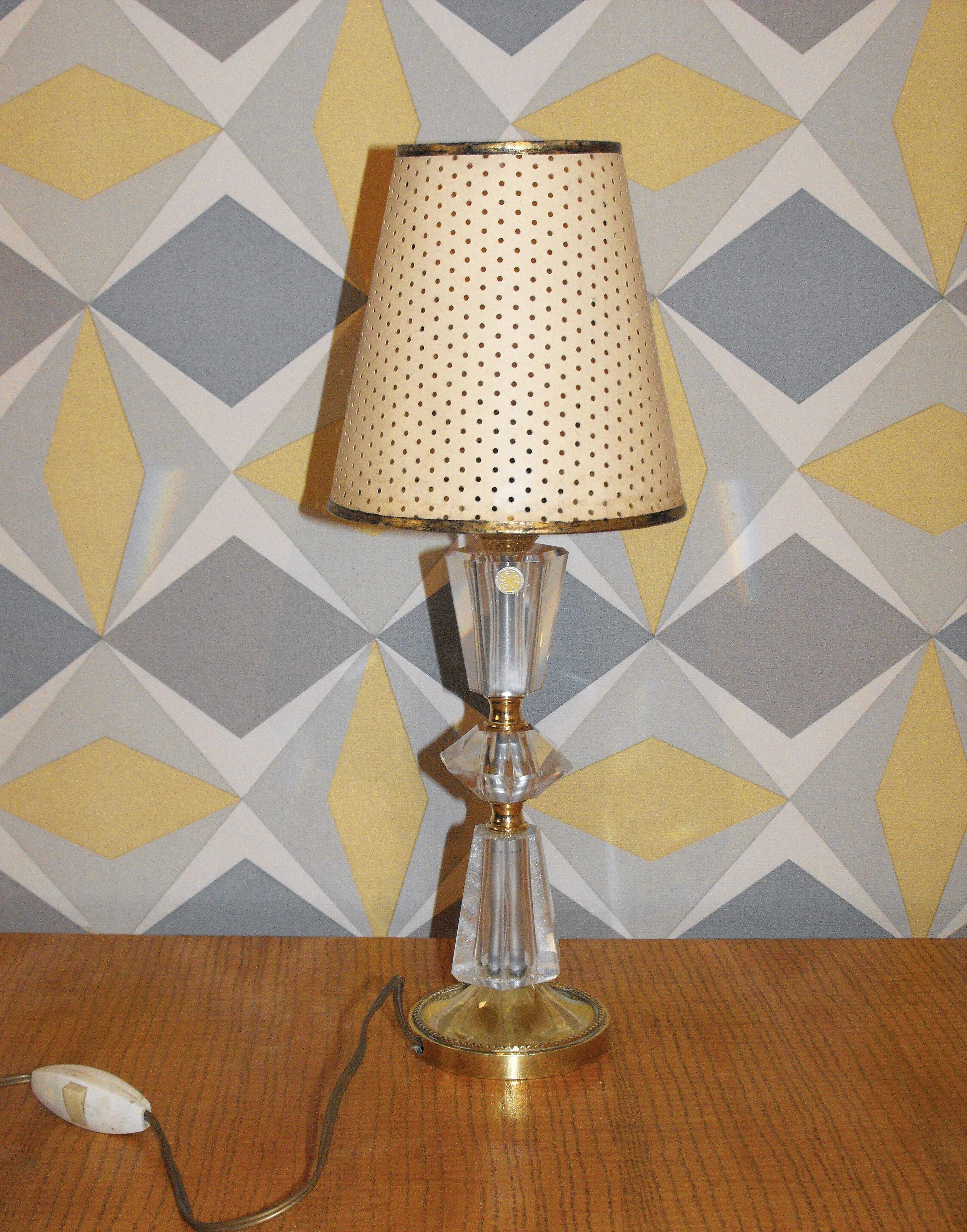 Lamp to lay 50s