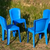 4 “Evolving” plastic garden chairs