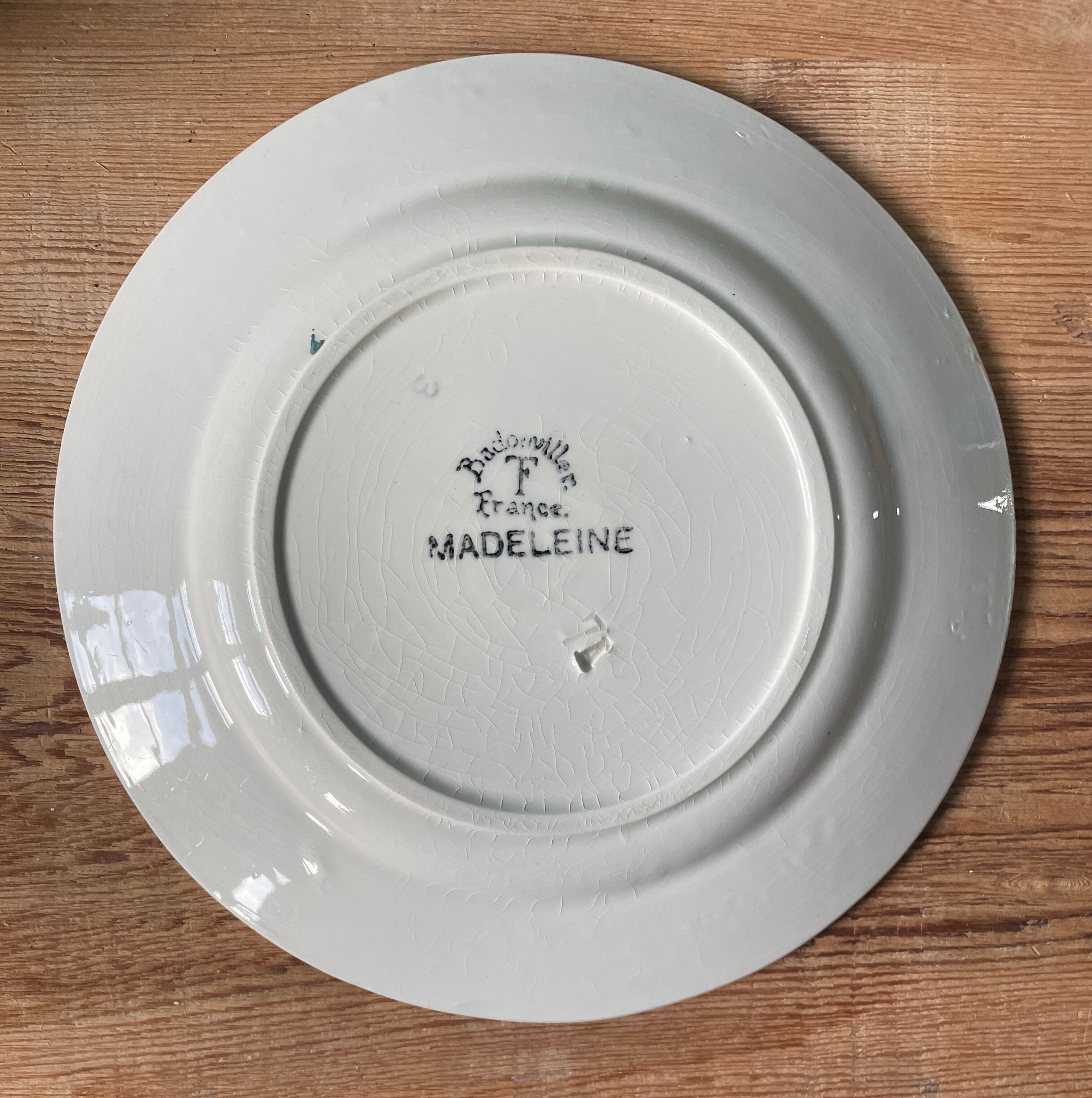 Set of 8 small plates in Badondiller earthenware, Madeleine model