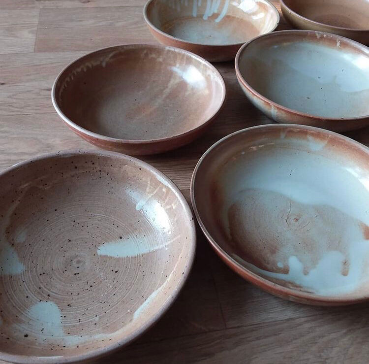 Lot of 6 hollow plates in pink sandstone