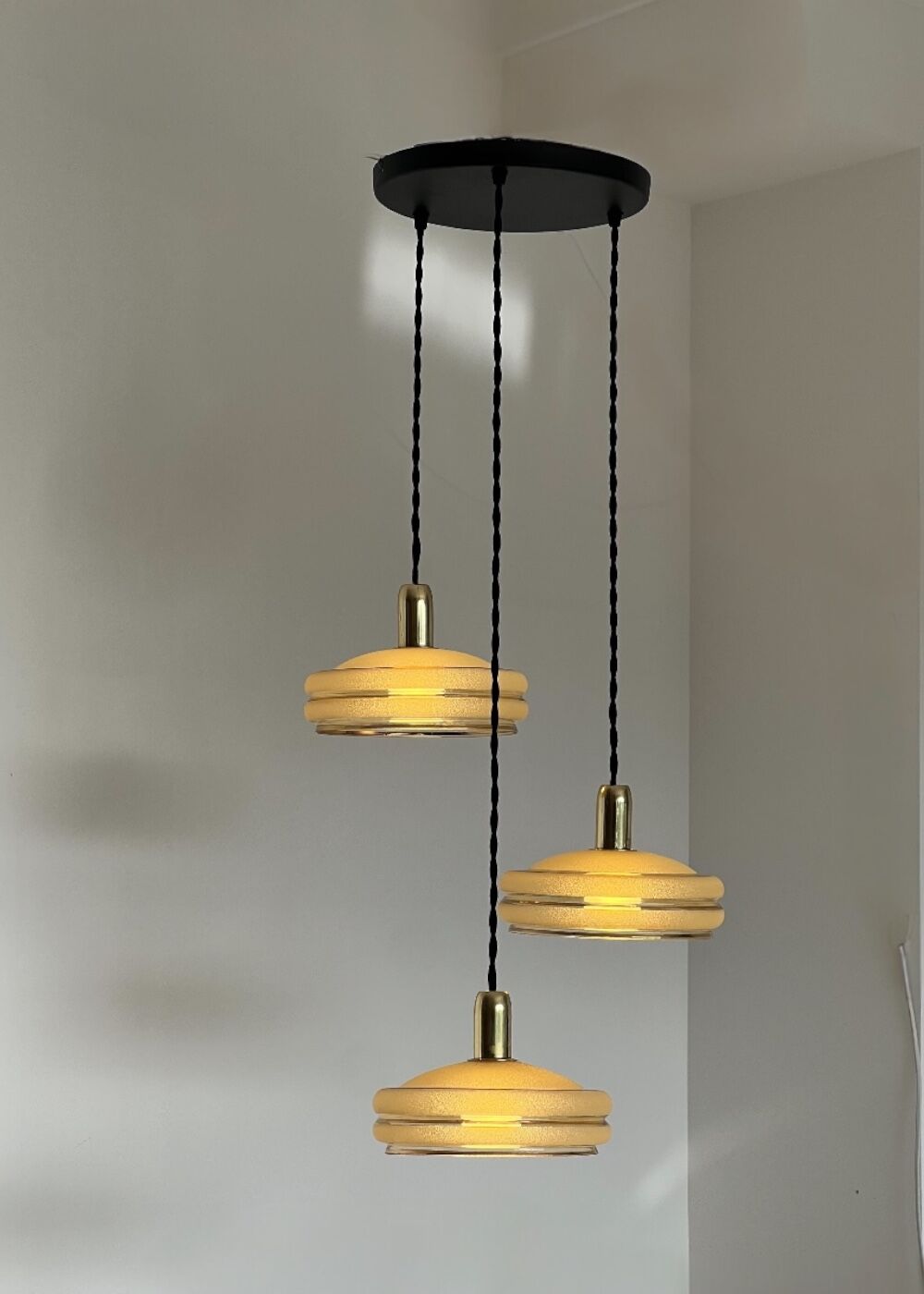 Vintage triple globe pendant light in gold granite glass