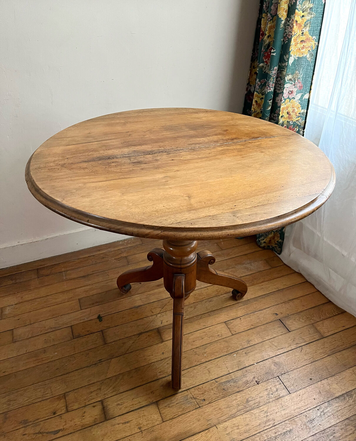 Louis-Philippe Round Table
