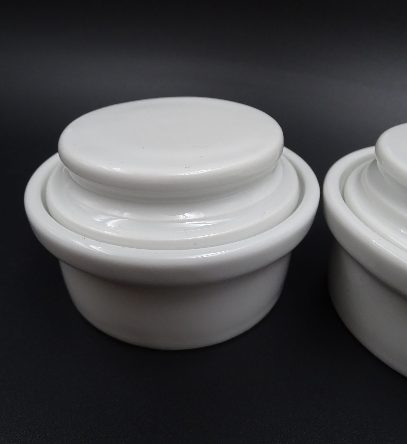 Pair of old buttermakers in thick porcelain from the brand Pillivuyt 1930