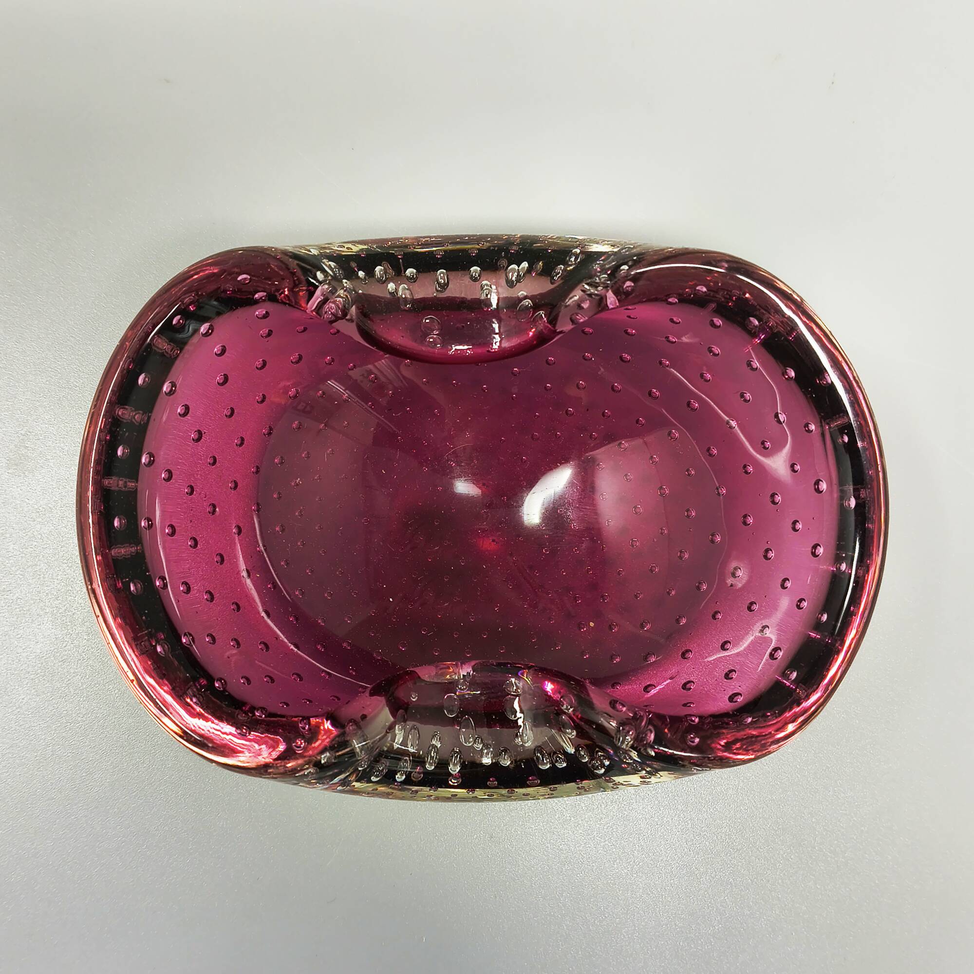 1960s mid-century pink ashtray or catchall in bullicante Murano glass by Flavio Poli