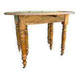 Kitchen/dining table with extensions