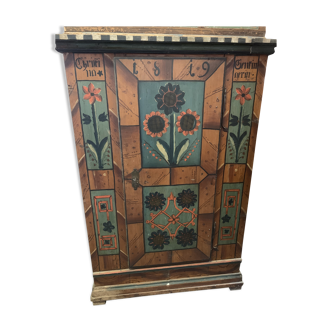 Armoire polychrome d’origine datée 1819