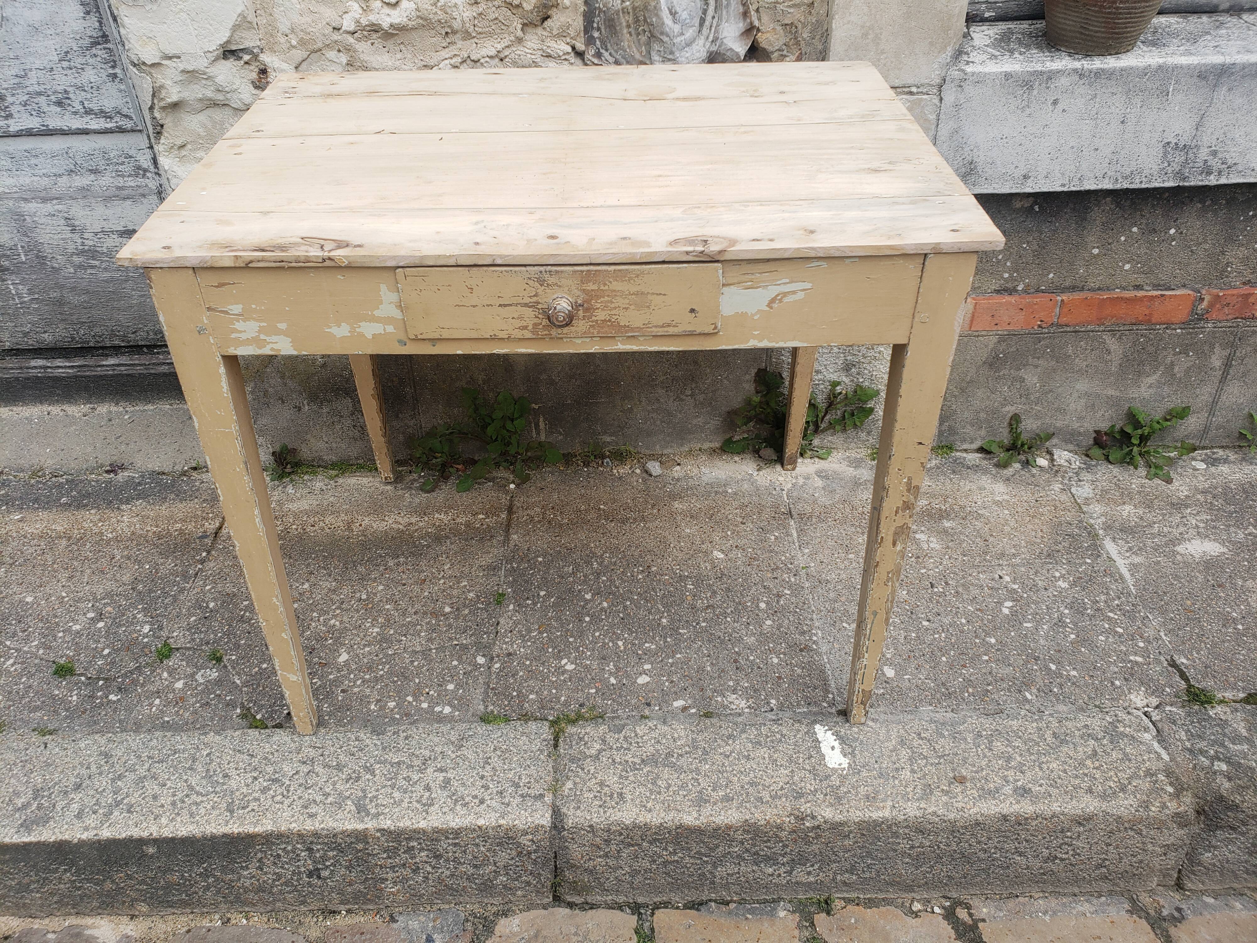 Table de ferme à tiroir