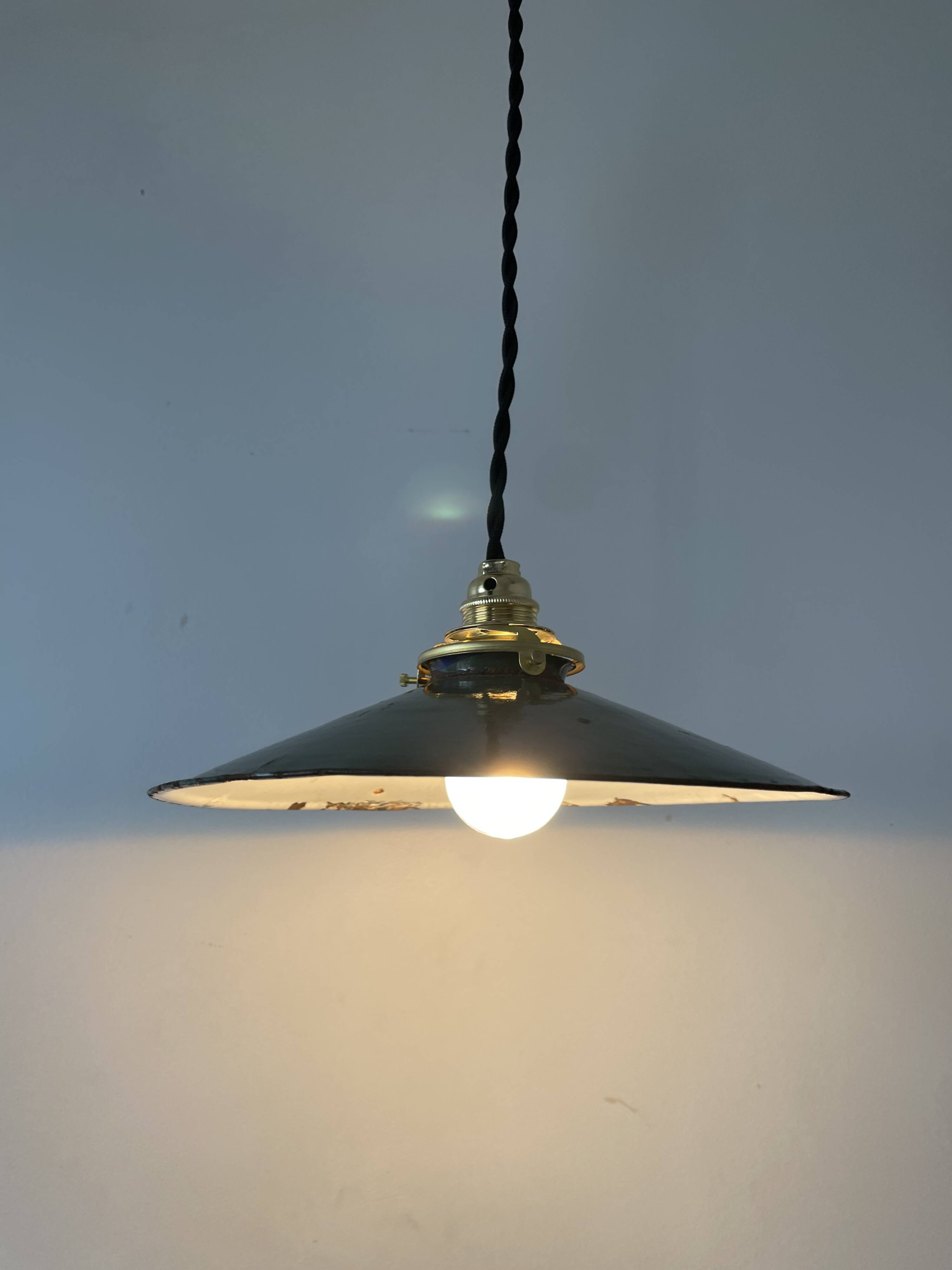 Industrial enameled sheet metal pendant light