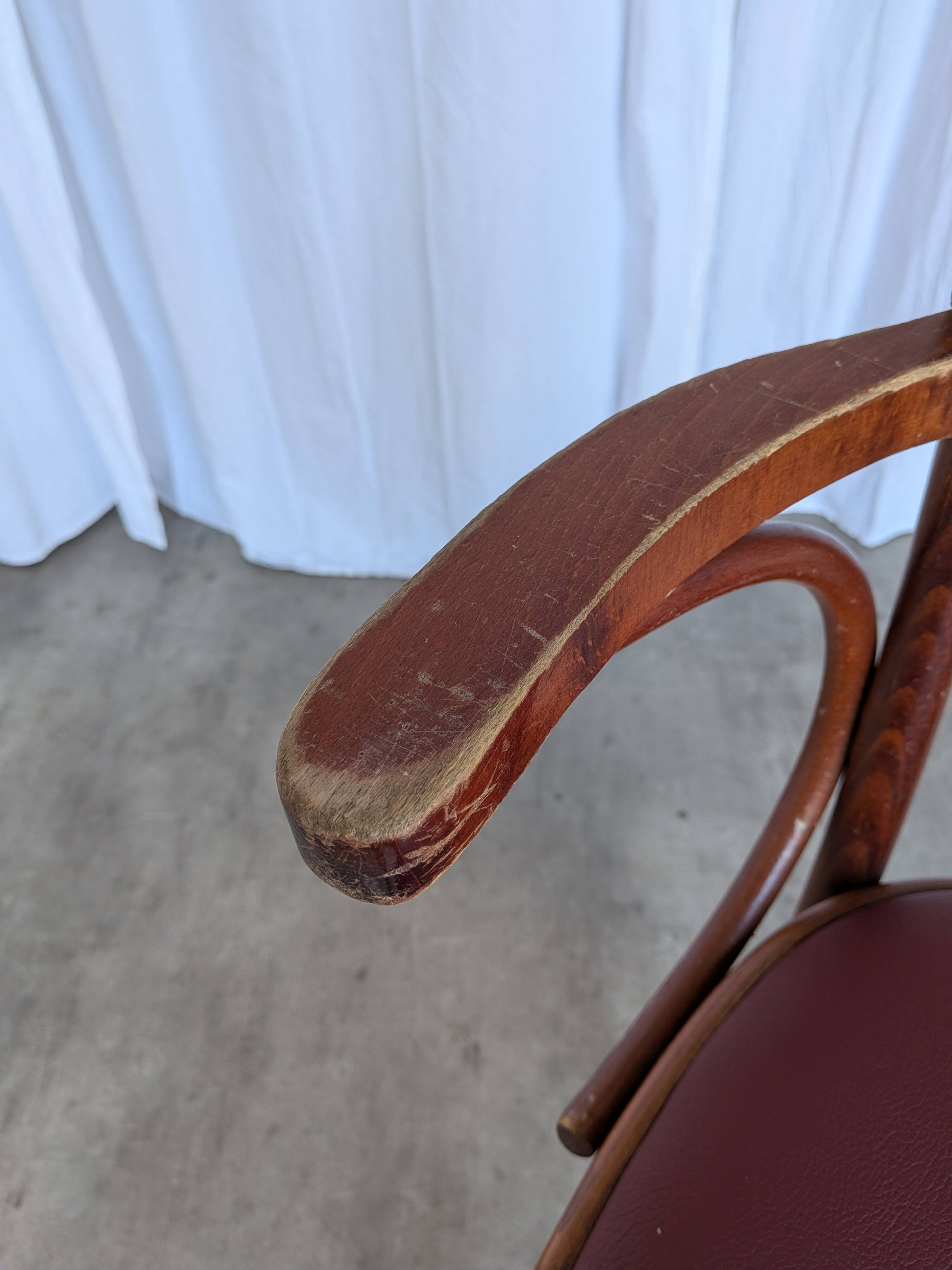 Fauteuil de bar de style Thonet Irish Pub / Siège en simili cuir rouge, milieu du siècle
