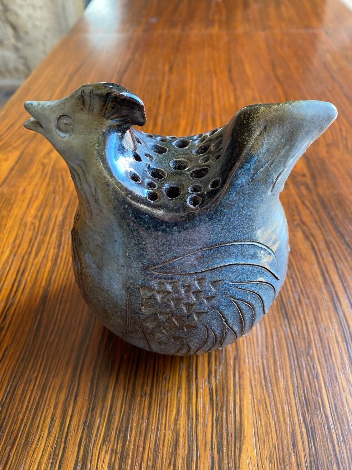 Hen-shaped flower pick